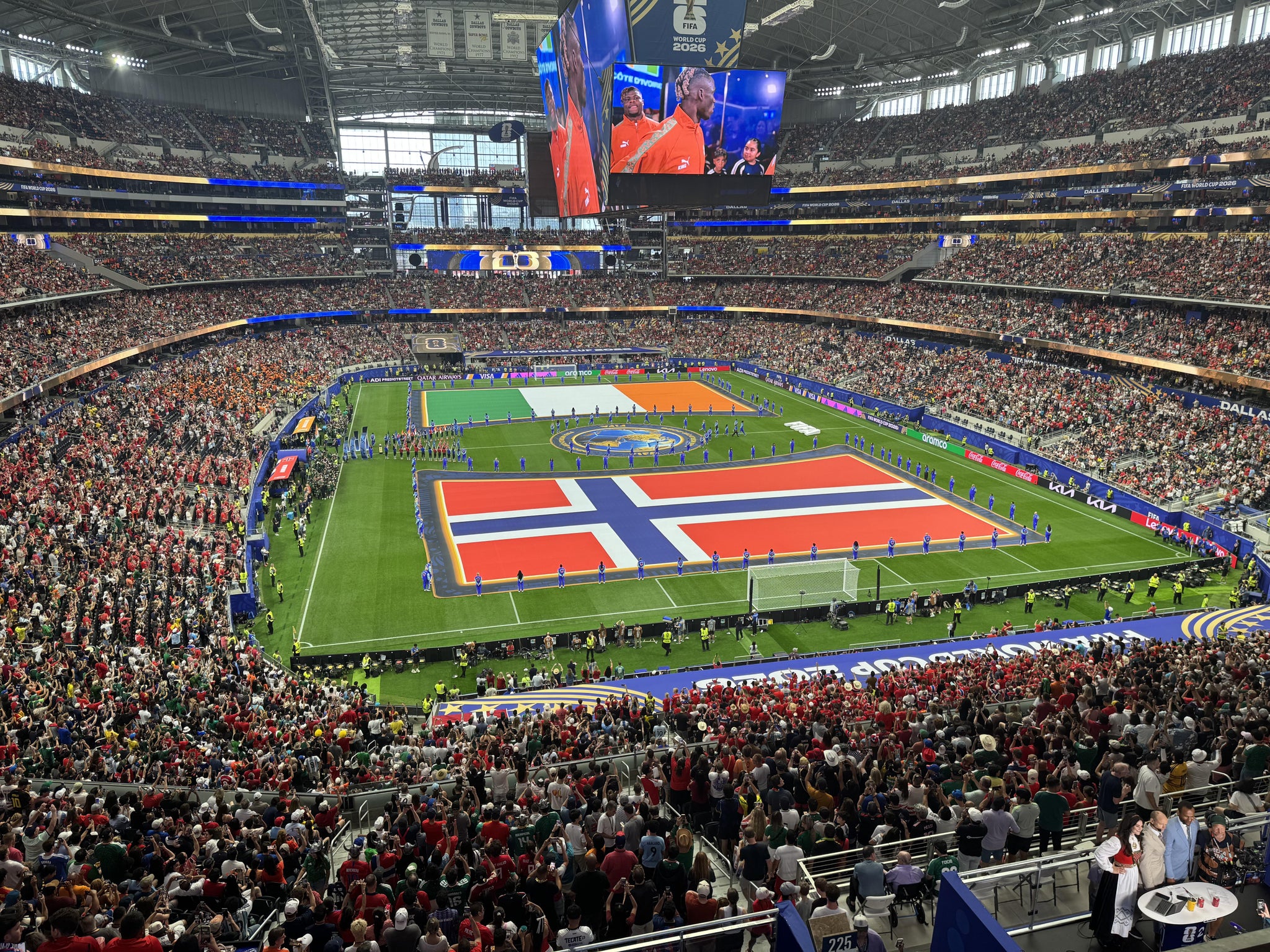 Vue réelle des fans prise de la Section 326 au site AT&T Stadium par Ismael C