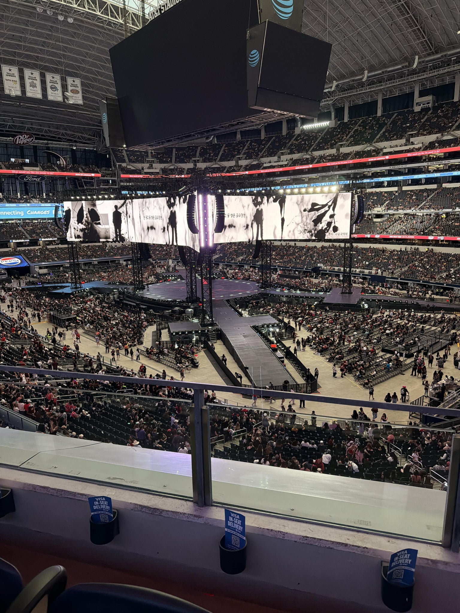 Vue réelle des fans prise de la Section 328 au site AT&T Stadium par Tiffany B
