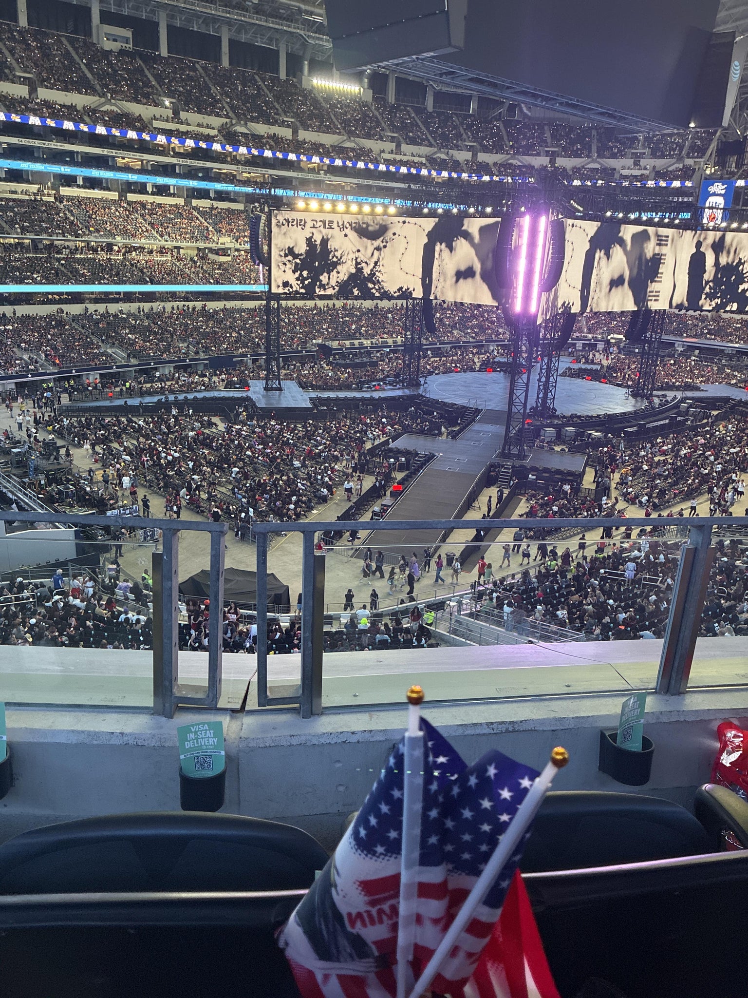 Vue réelle des fans prise de la Section 343 au site AT&T Stadium par Angela E