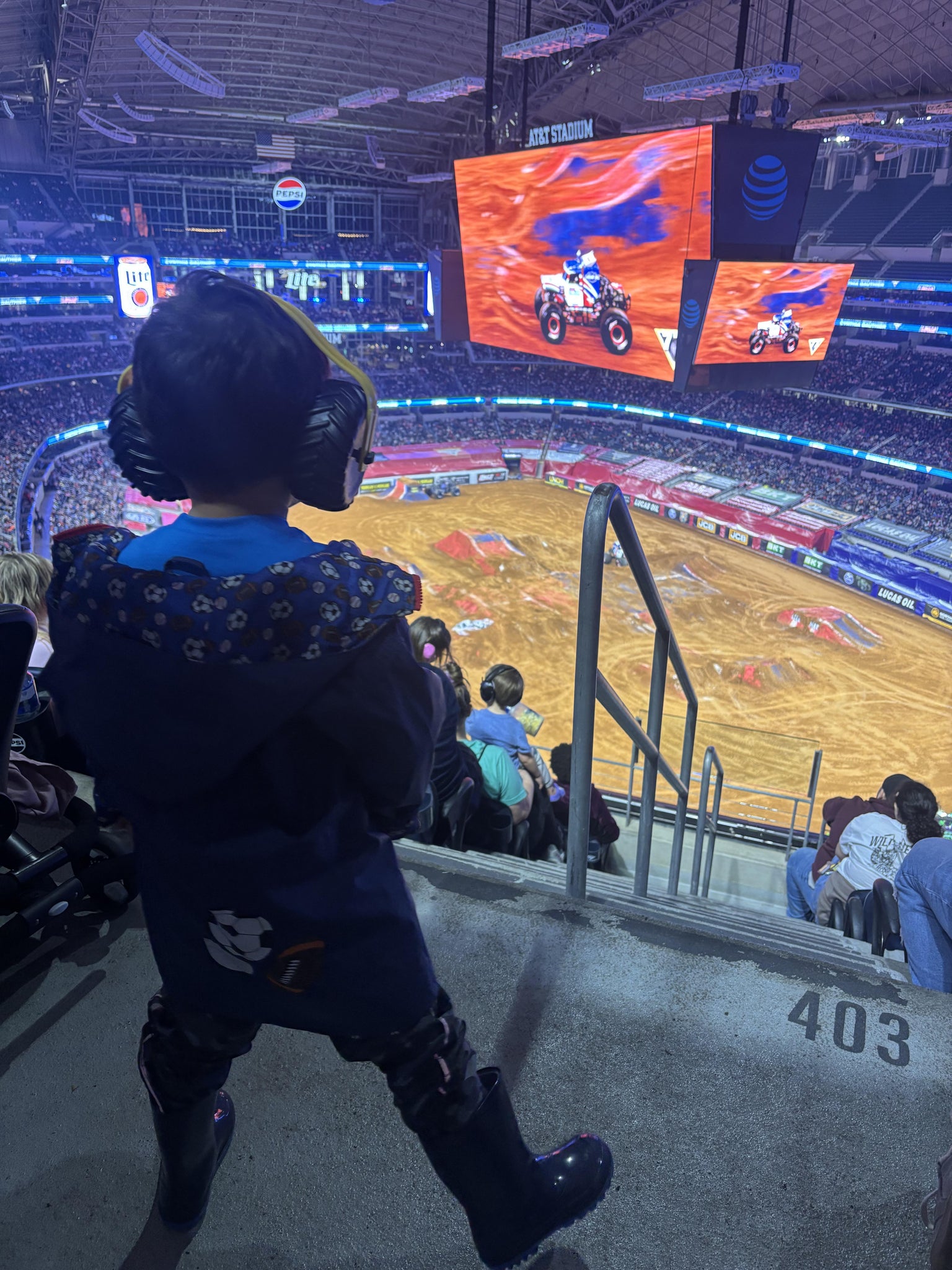 Vue réelle des fans prise de la Section 404 au site AT&T Stadium par Stephanie A