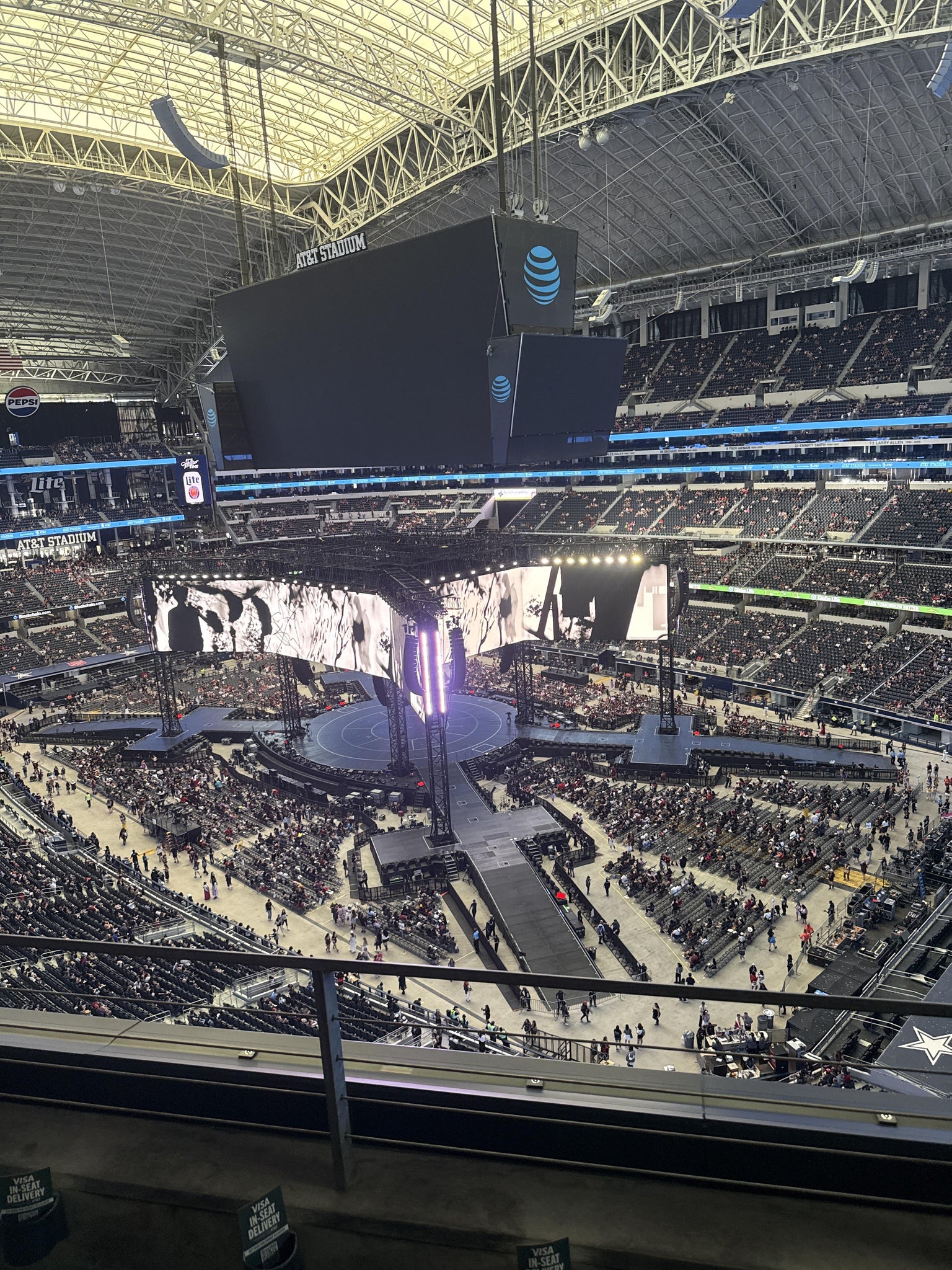 Vue réelle des fans prise de la Section 405 au site AT&T Stadium par Salma L