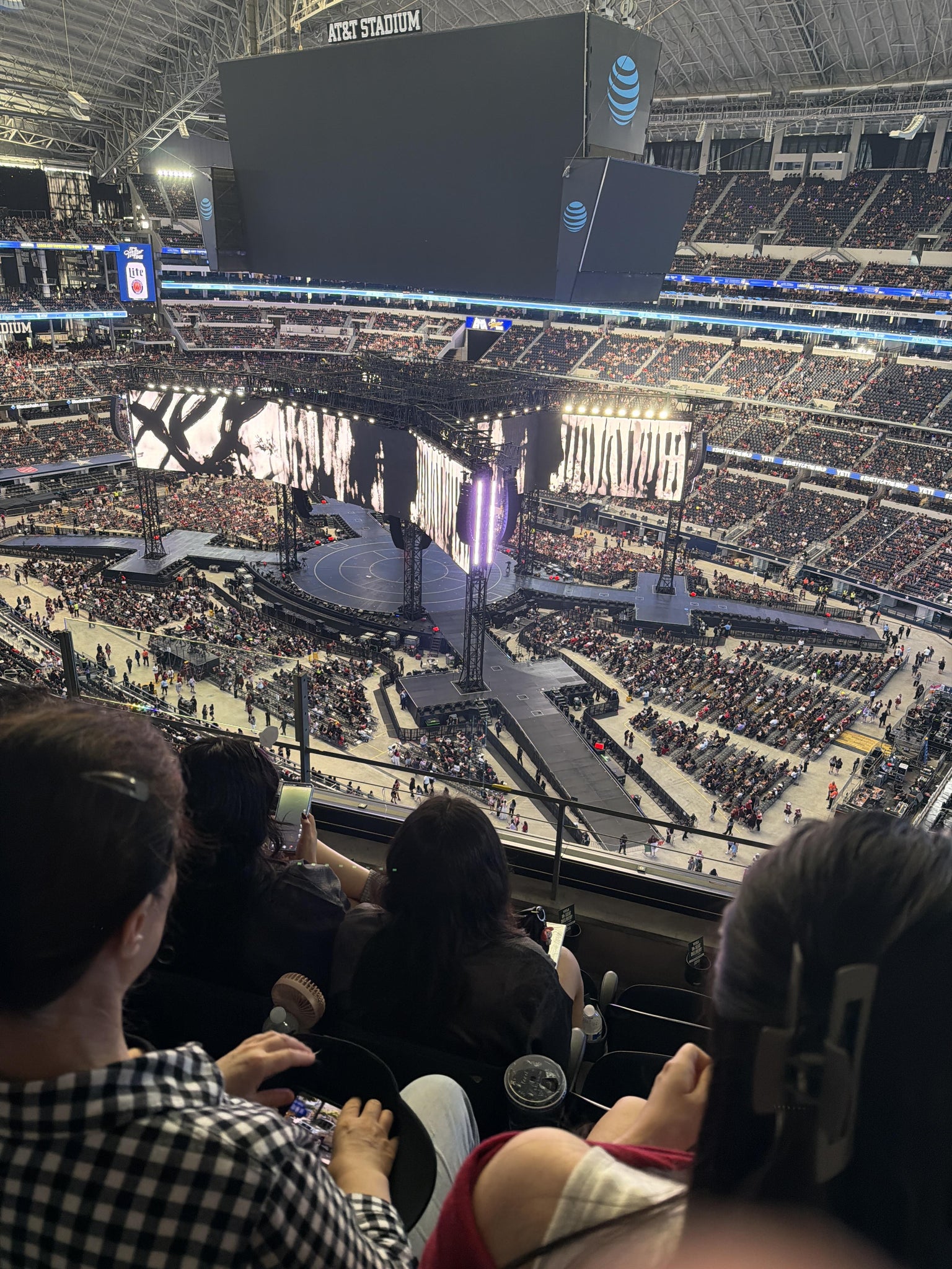 Vue réelle des fans prise de la Section 406 au site AT&T Stadium par Monica H