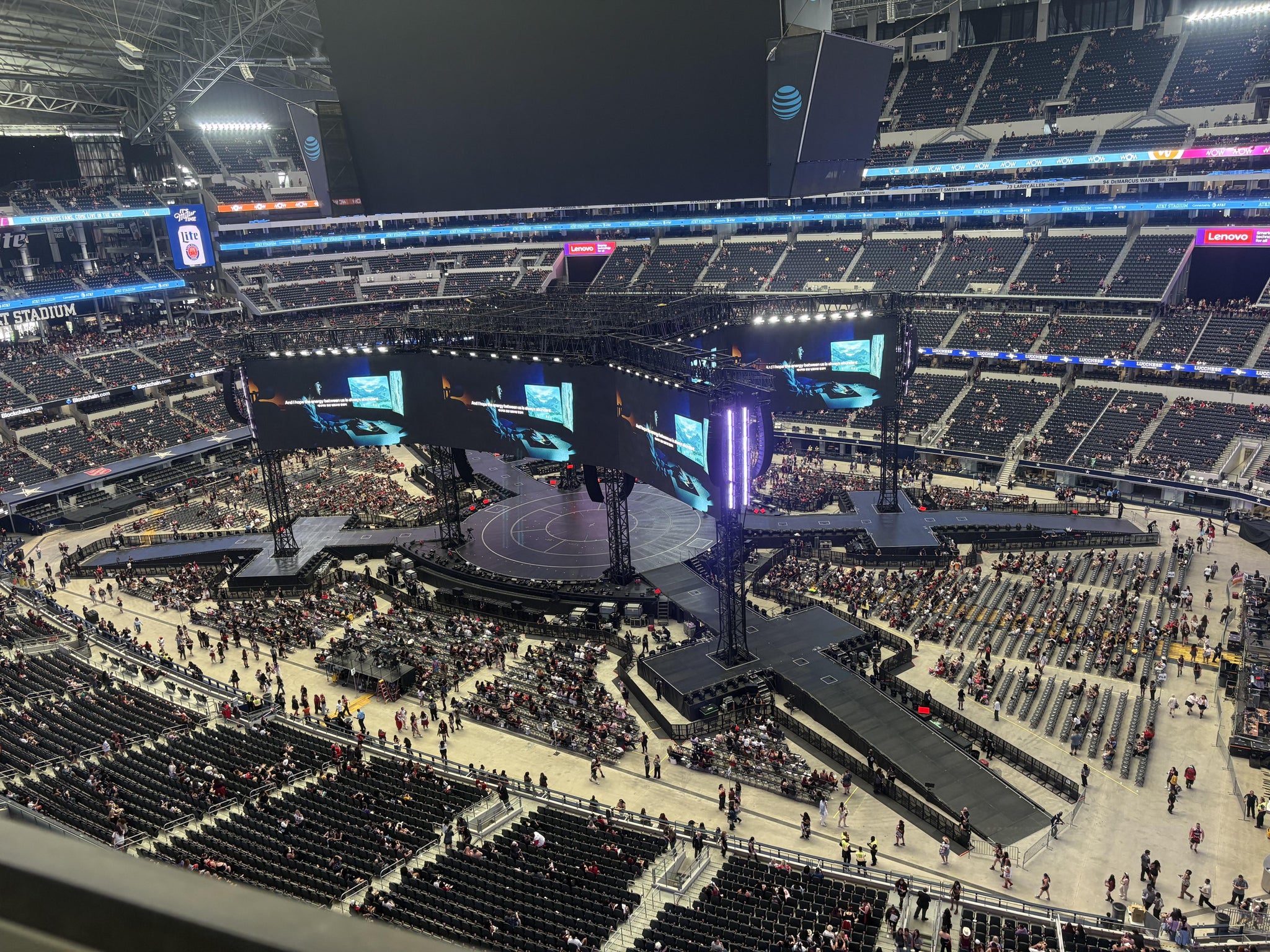 Vue réelle des fans prise de la Section 408 au site AT&T Stadium par Katie D