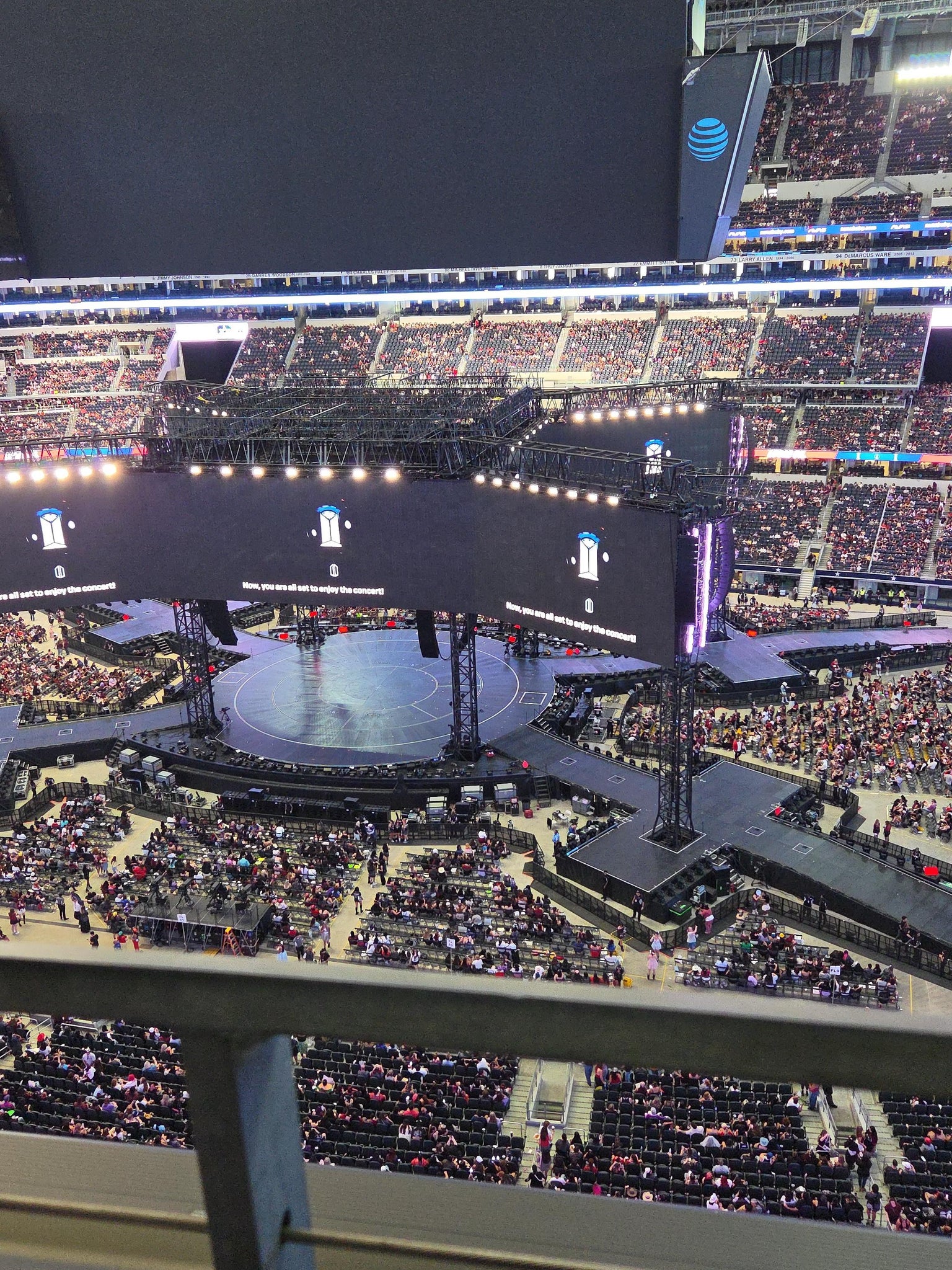 Vue réelle des fans prise de la Section 410 au site AT&T Stadium par Marlene B