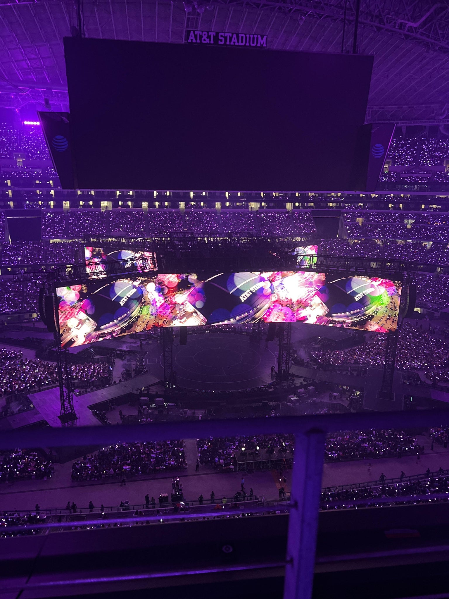 Vue réelle des fans prise de la Section 413 au site AT&T Stadium par Felicidad M