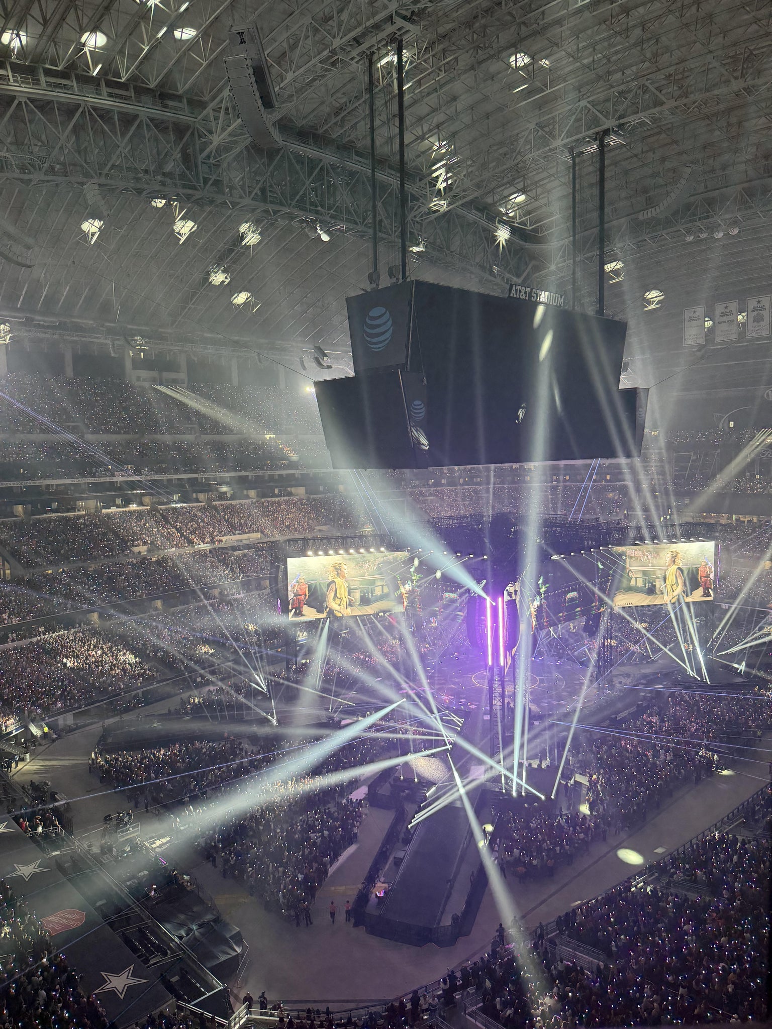 Vue réelle des fans prise de la Section 420 au site AT&T Stadium par William M