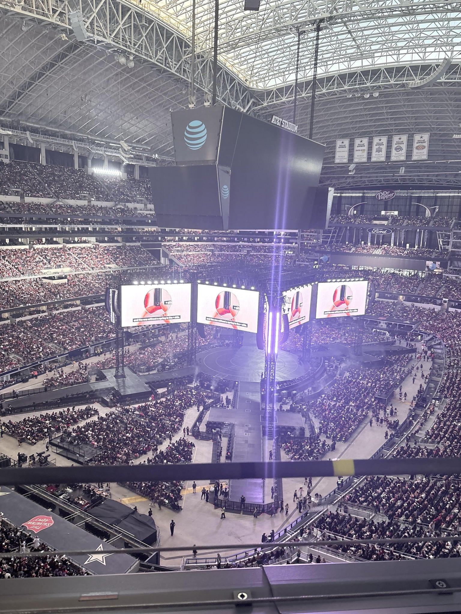 Vue réelle des fans prise de la Section 421 au site AT&T Stadium par Alizay L