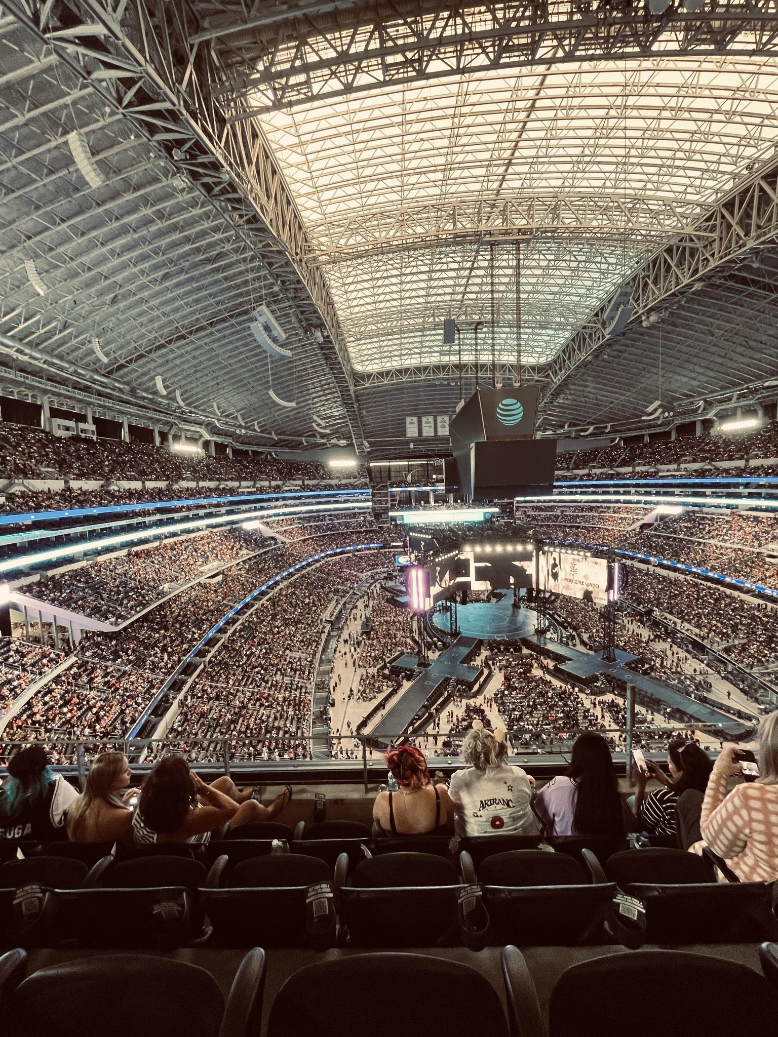 Vue réelle des fans prise de la Section 430 au site AT&T Stadium par Julissa S