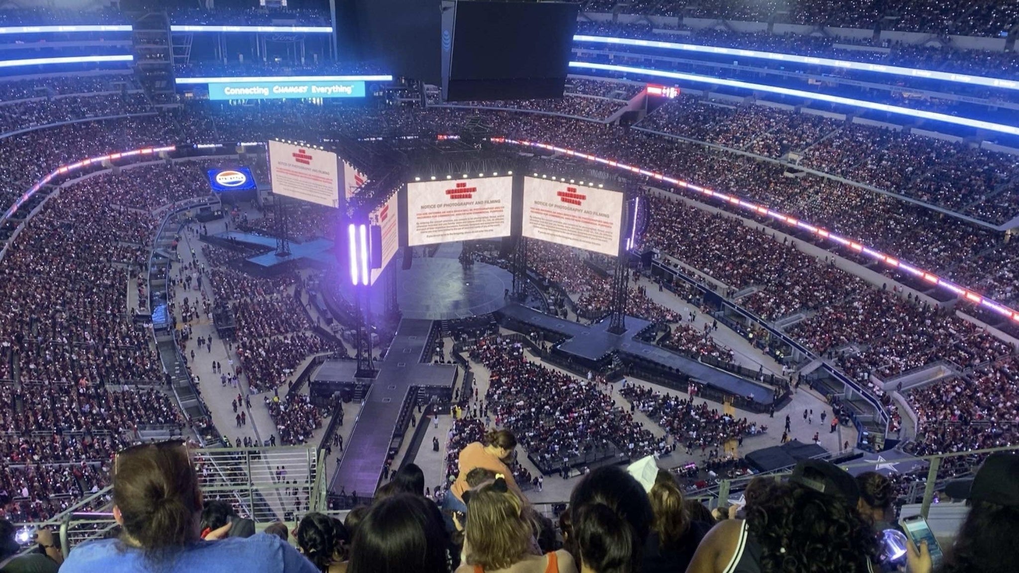 Vue réelle des fans prise de la Section 431 au site AT&T Stadium par Nelinda D