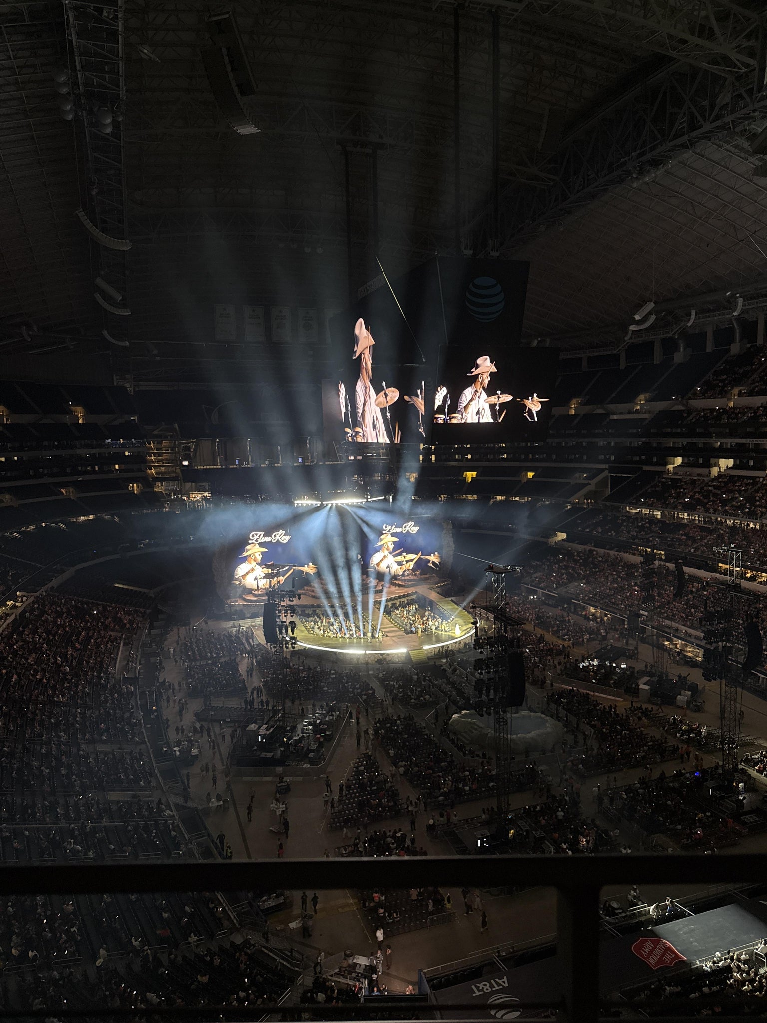Vue réelle des fans prise de la Section 432 au site AT&T Stadium par Magali S