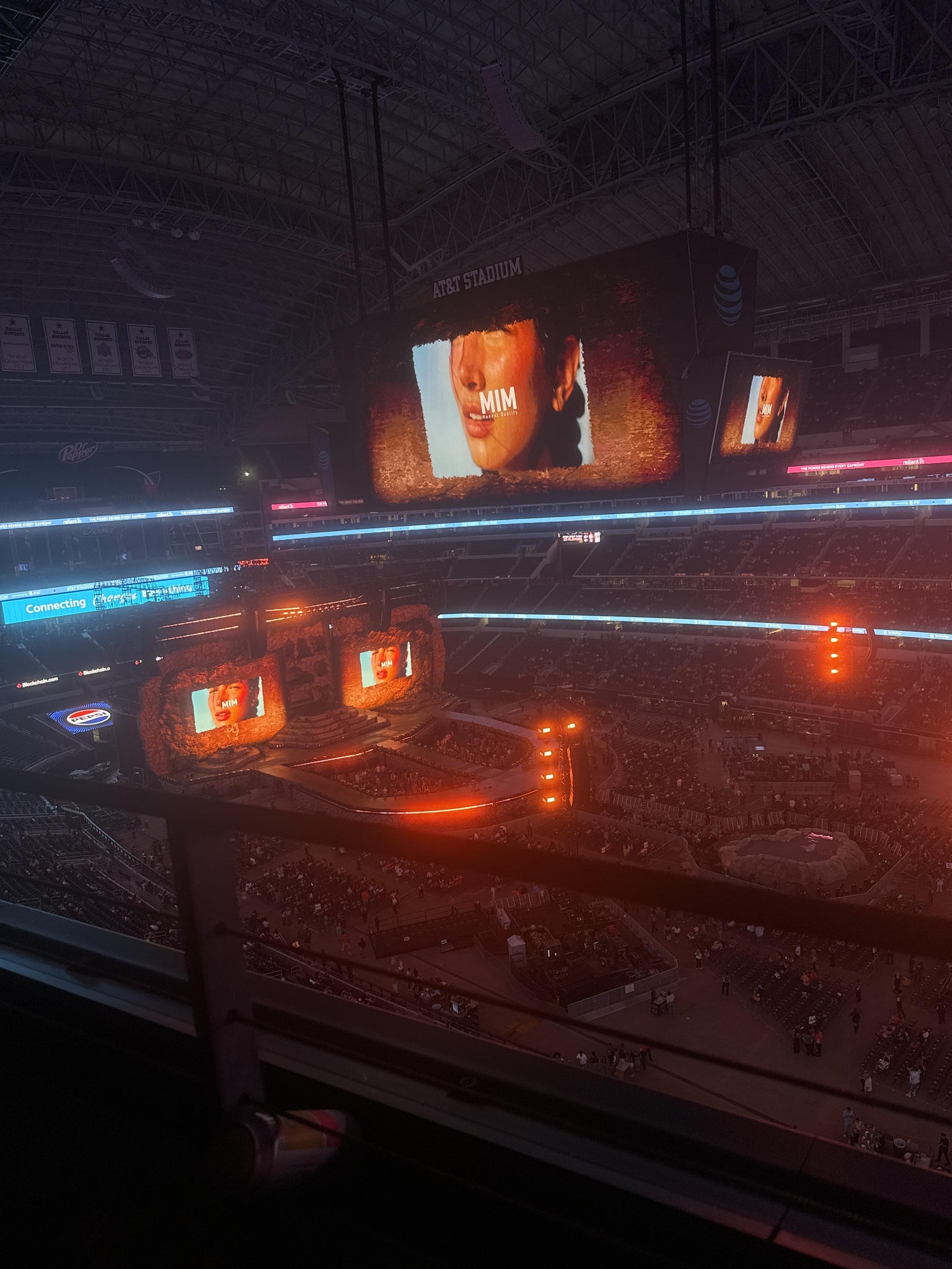 Vue réelle des fans prise de la Section 438 au site AT&T Stadium par Julie O