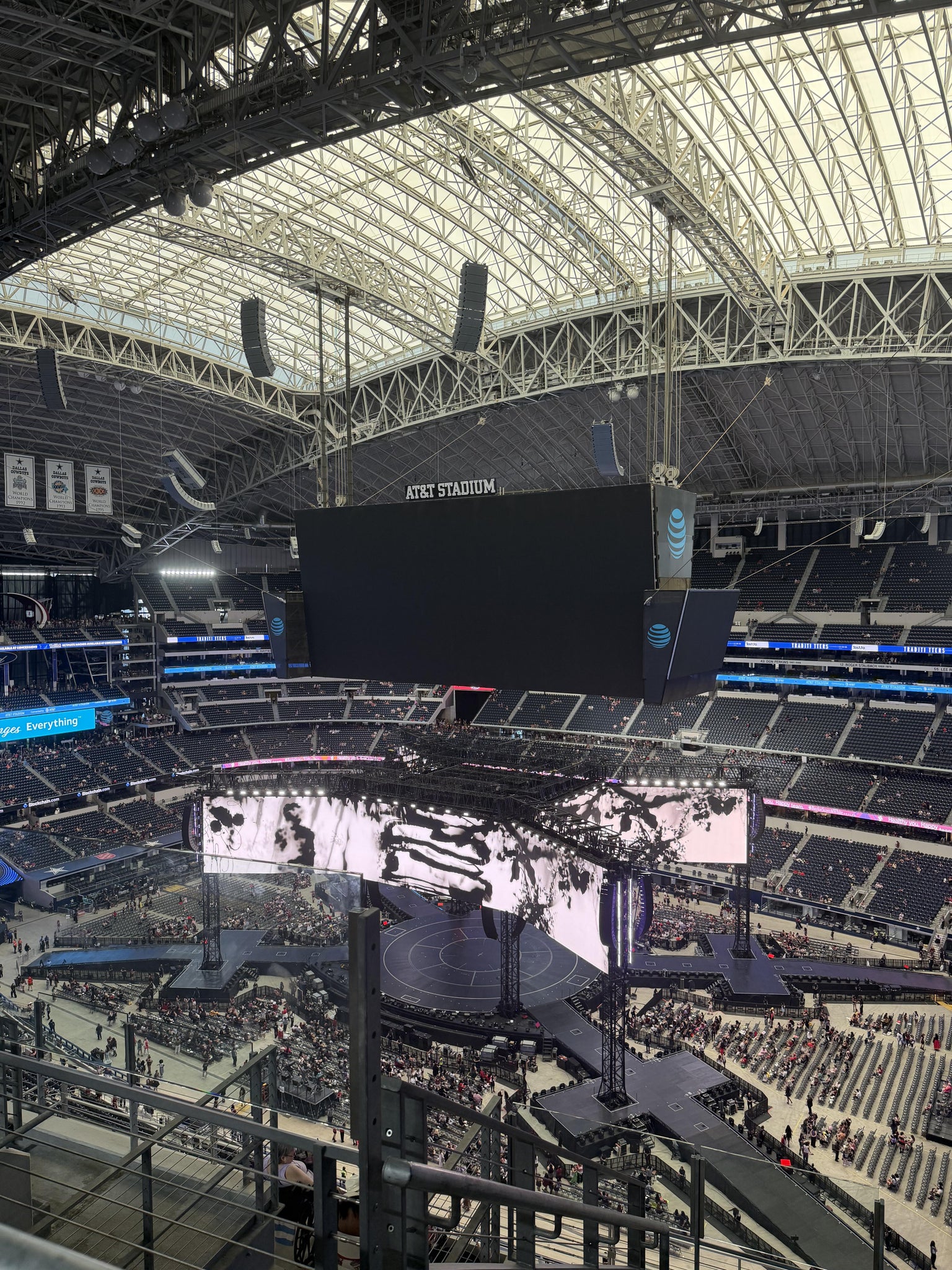 Vue réelle des fans prise de la Section 438 au site AT&T Stadium par Liliana M