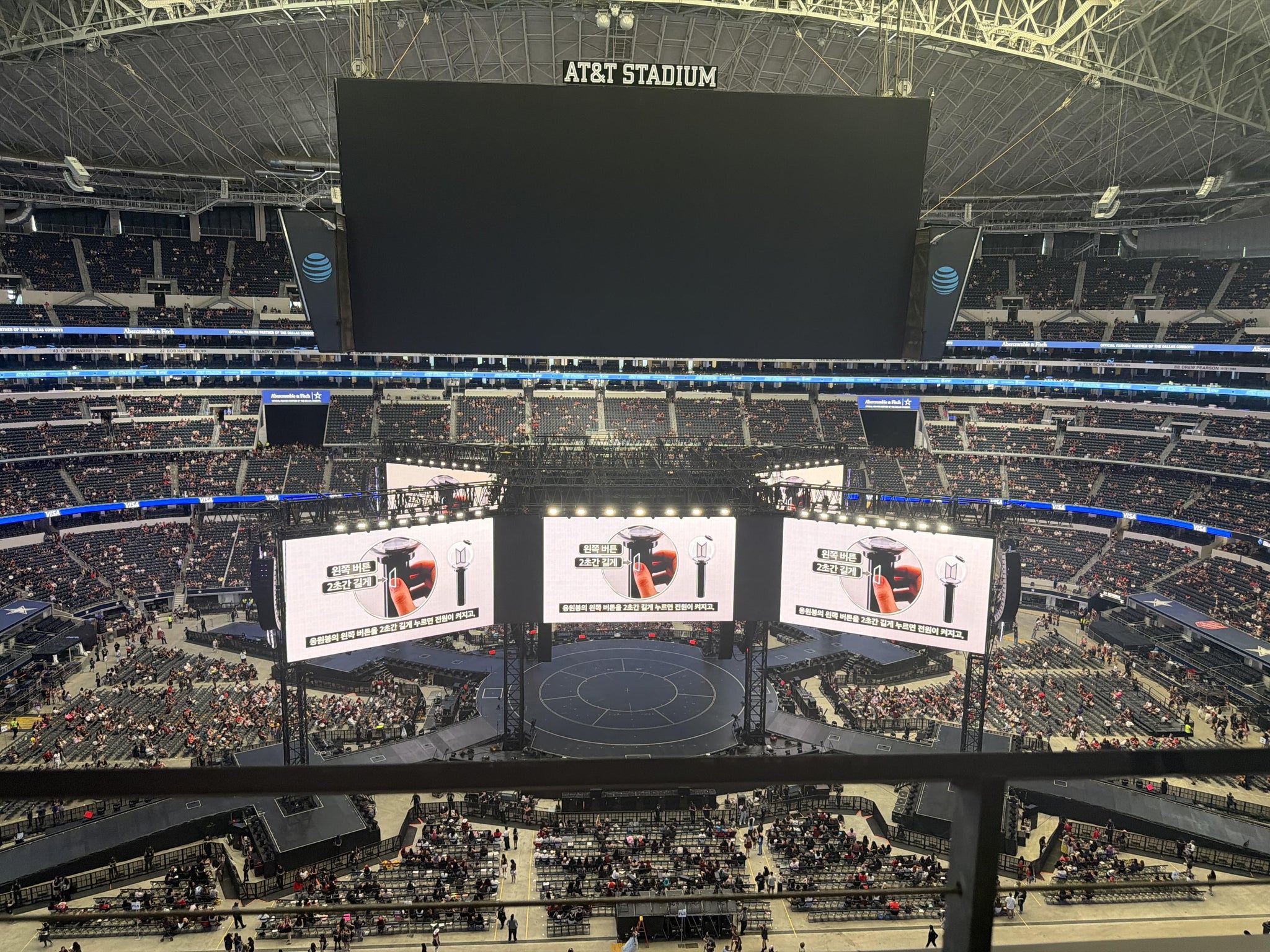 Vue réelle des fans prise de la Section 443 au site AT&T Stadium par Ariadny Z