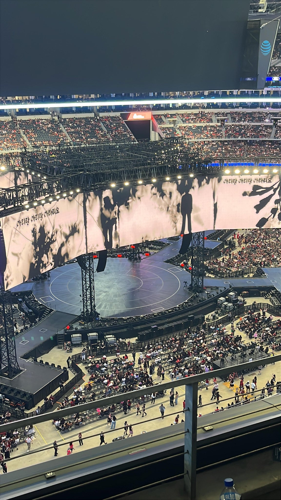 Vue réelle des fans prise de la Section 446 au site AT&T Stadium par Daniela H