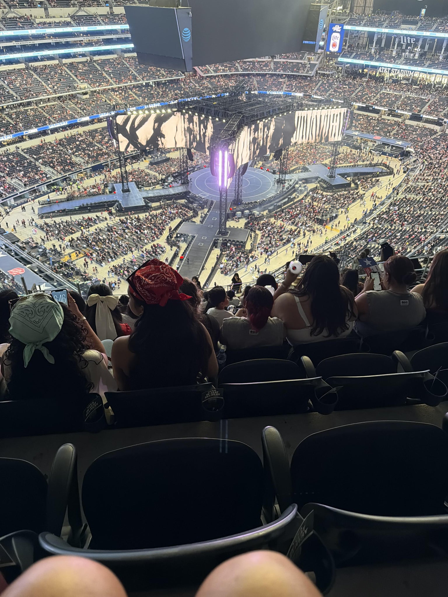 Vue réelle des fans prise de la Section 450 au site AT&T Stadium par Anonymous User
