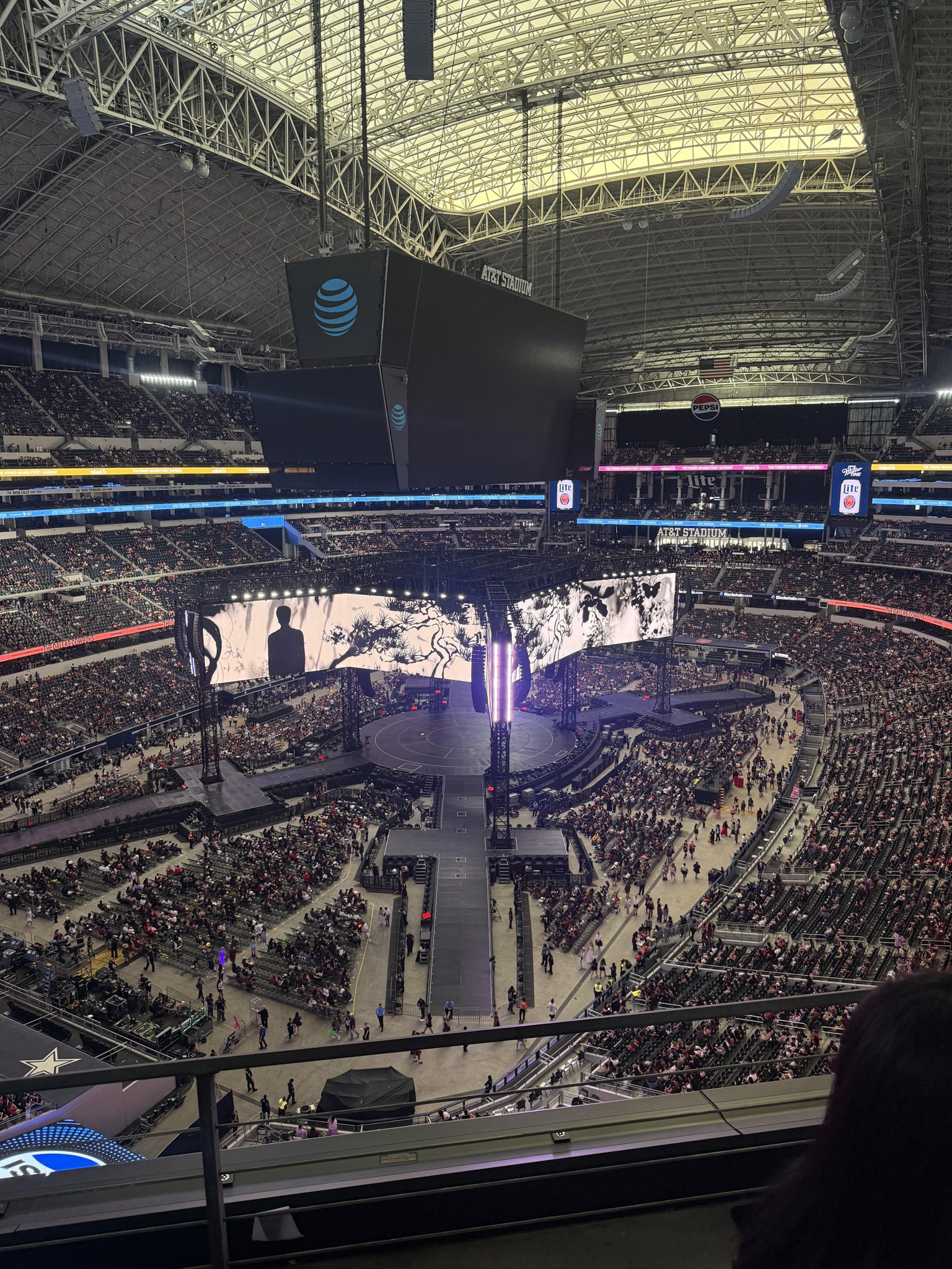 Vue réelle des fans prise de la Section 452 au site AT&T Stadium par Zuzu W