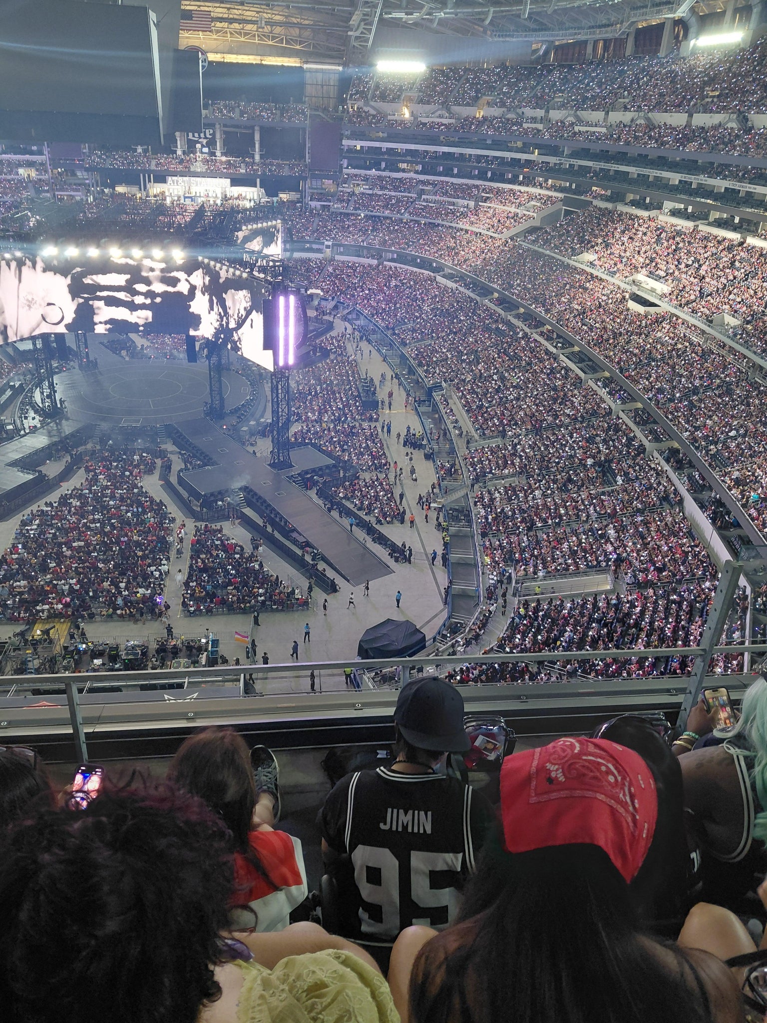 Vue réelle des fans prise de la Section 456 au site AT&T Stadium par Elizabeth Z