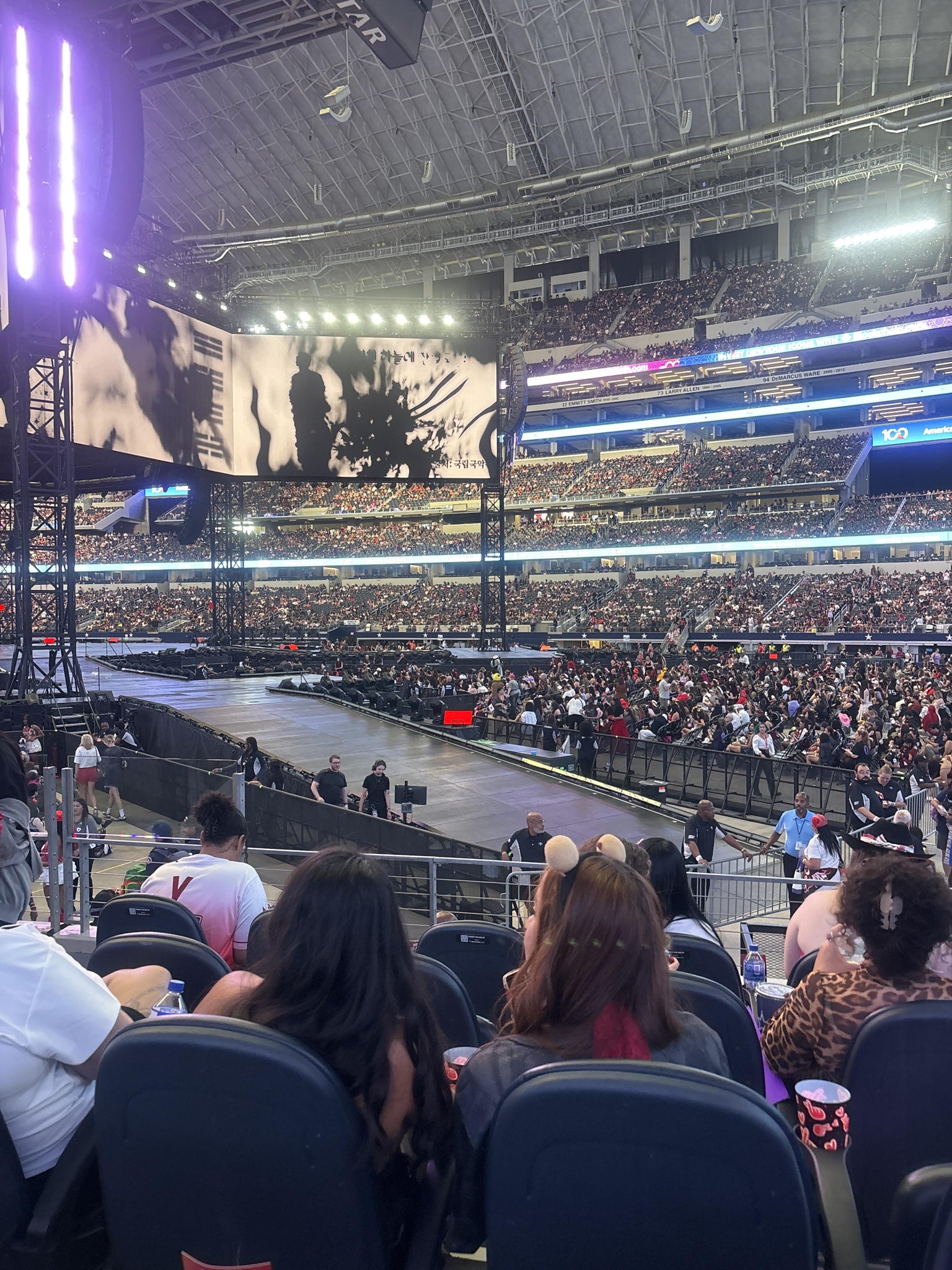 Vue réelle des fans prise de la Section C 106 au site AT&T Stadium par Evely G