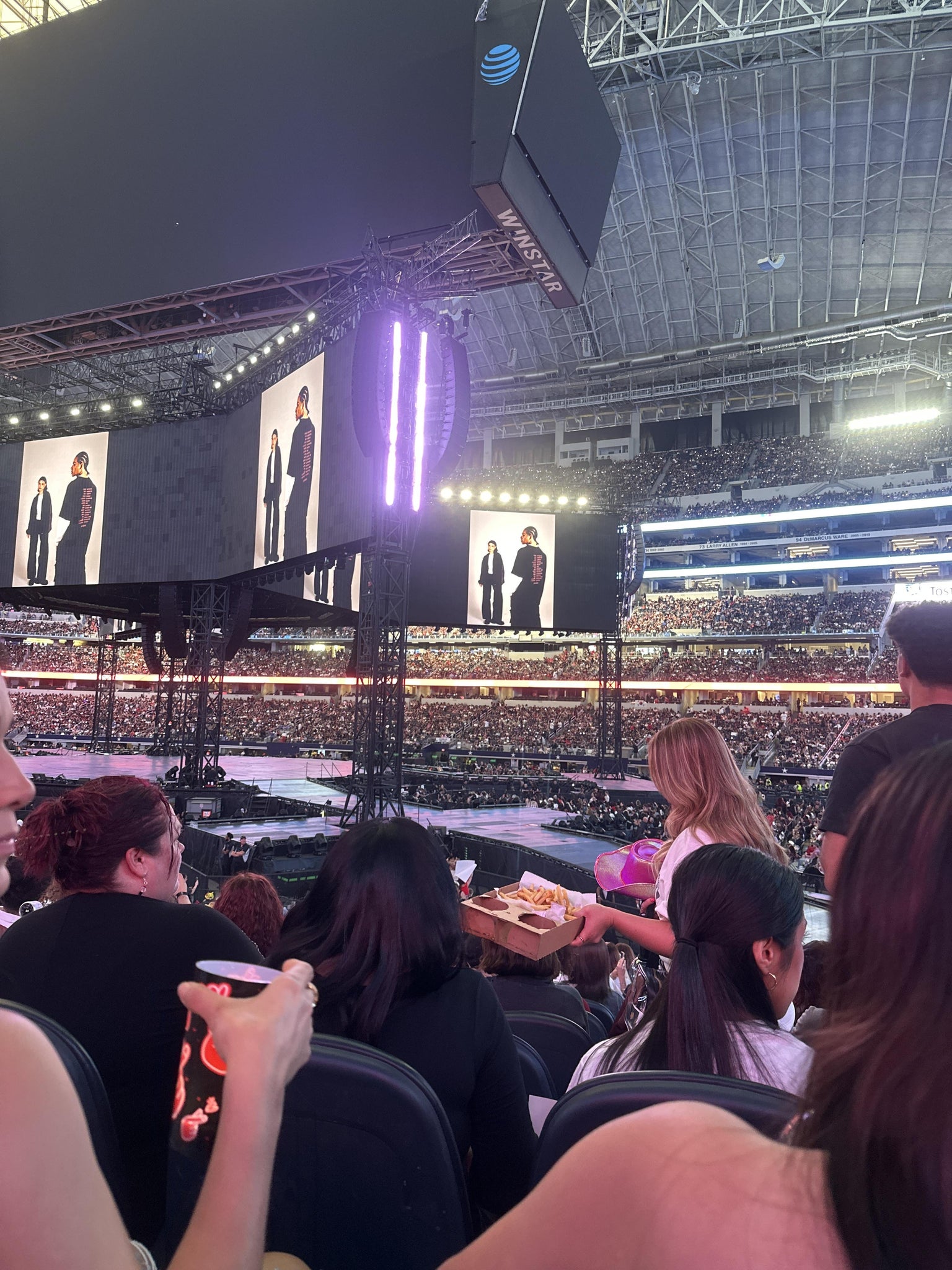 Vue réelle des fans prise de la Section C 107 au site AT&T Stadium par Perla I