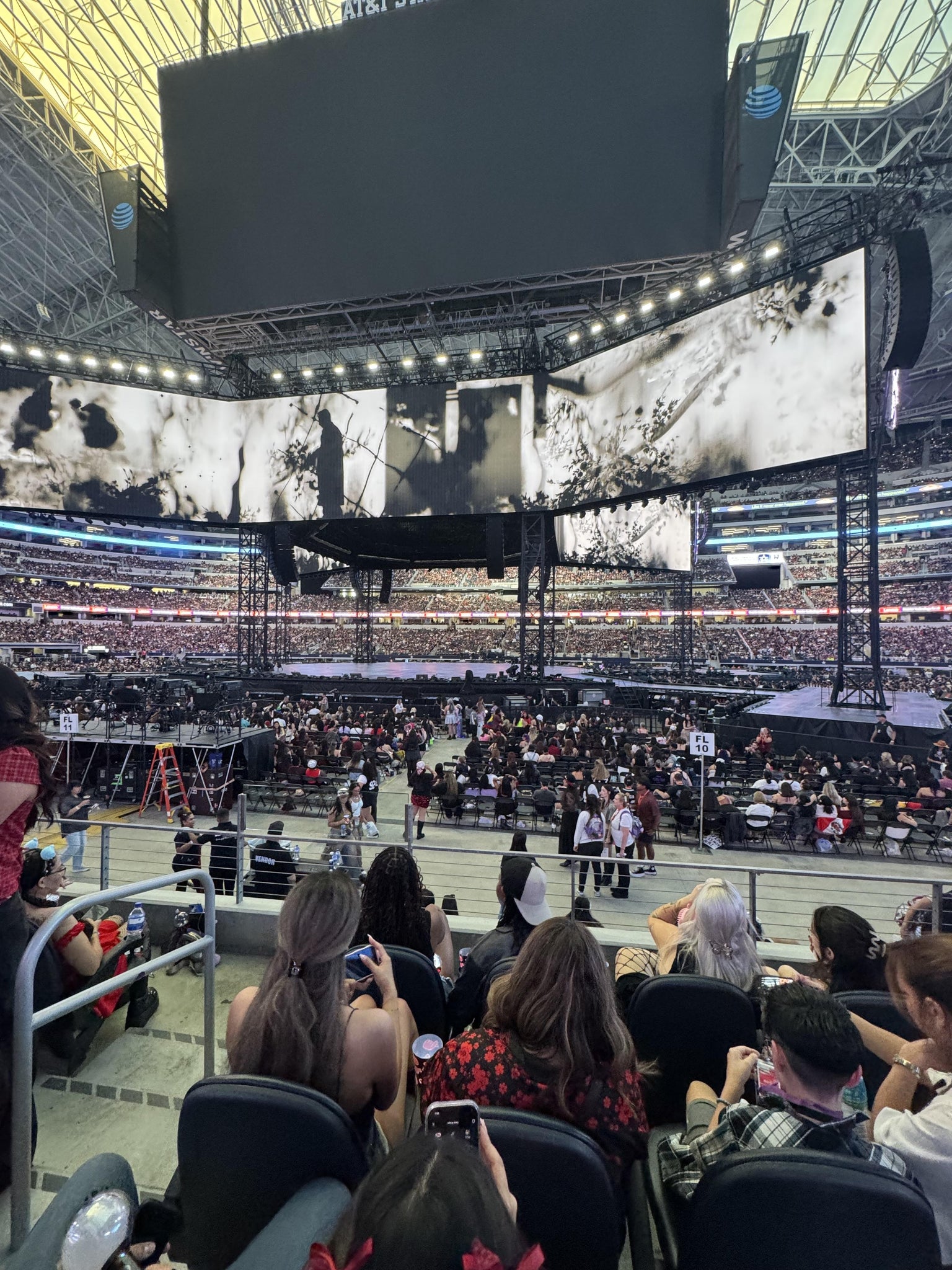 Vue réelle des fans prise de la Section C 109 au site AT&T Stadium par Gabriela G