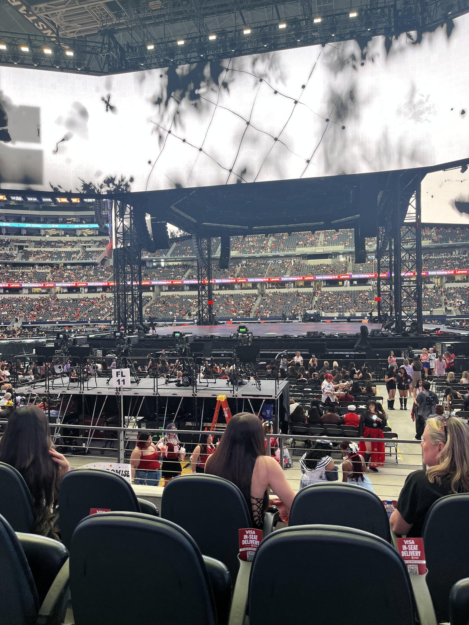 Vue réelle des fans prise de la Section C 110 au site AT&T Stadium par Jennifer S