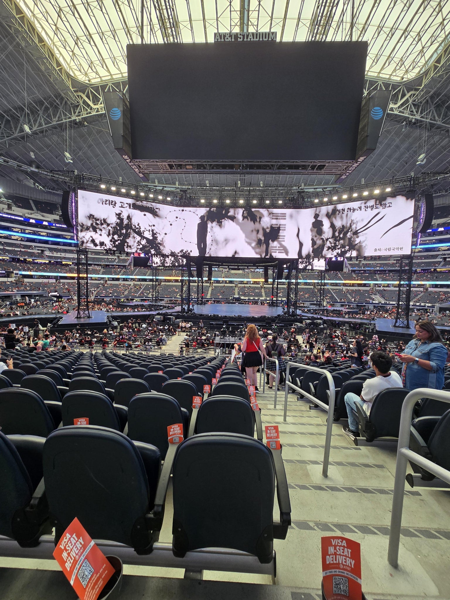 Vue réelle des fans prise de la Section C 111 au site AT&T Stadium par Jan erika C