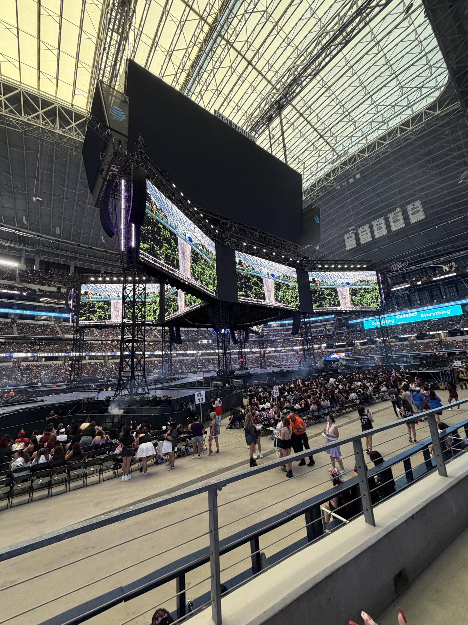 Vue réelle des fans prise de la Section C 113 au site AT&T Stadium par Tricia K