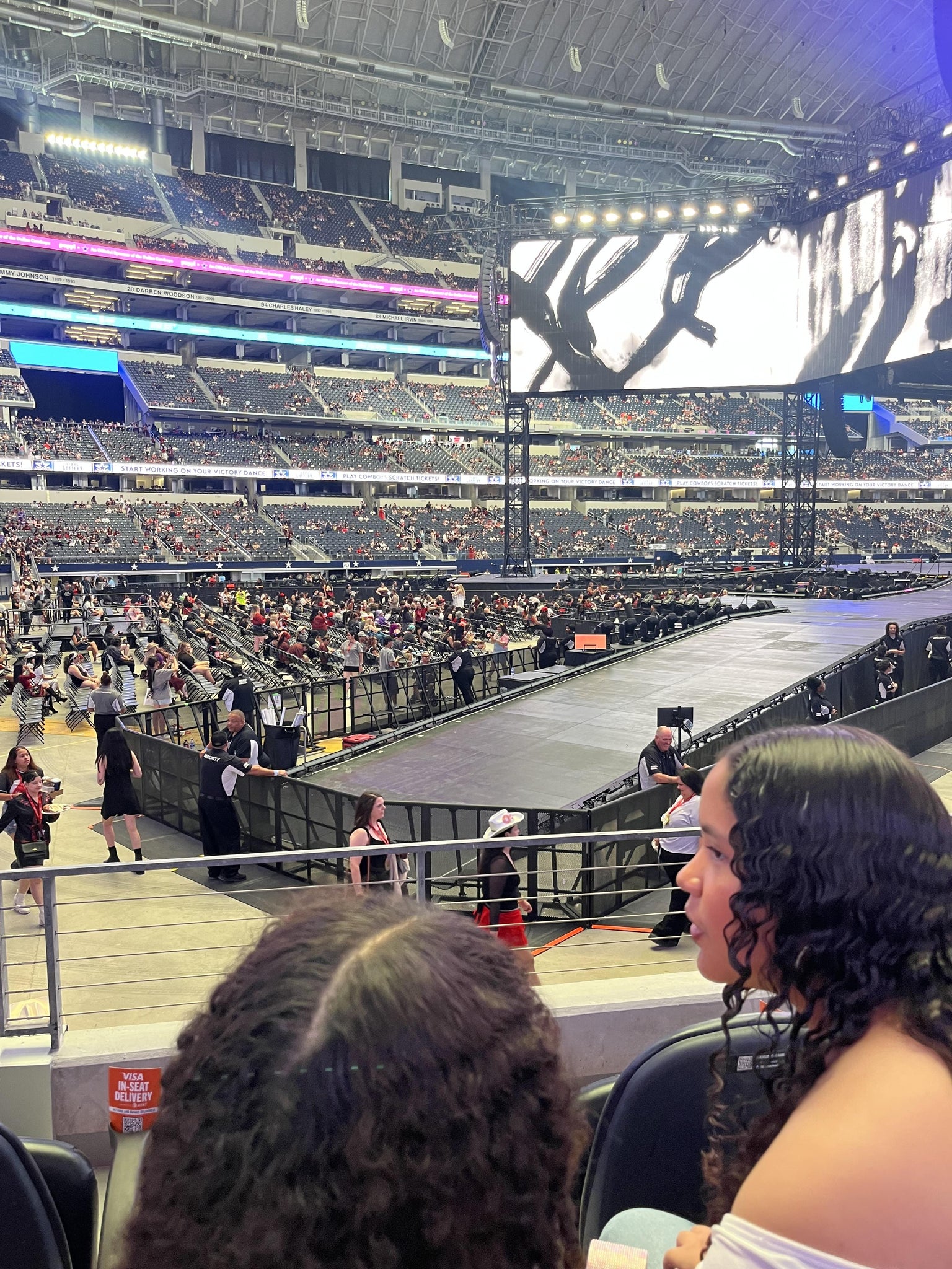 Vue réelle des fans prise de la Section C 115 au site AT&T Stadium par Isabell G