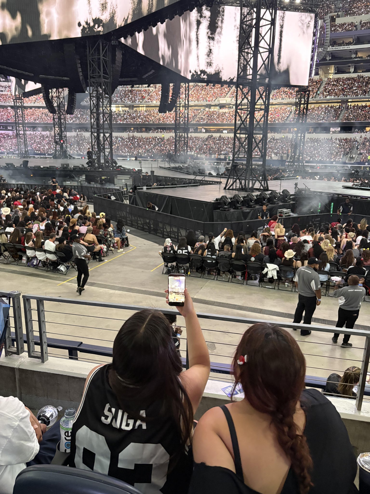 Vue réelle des fans prise de la Section C 133 au site AT&T Stadium par Ana E
