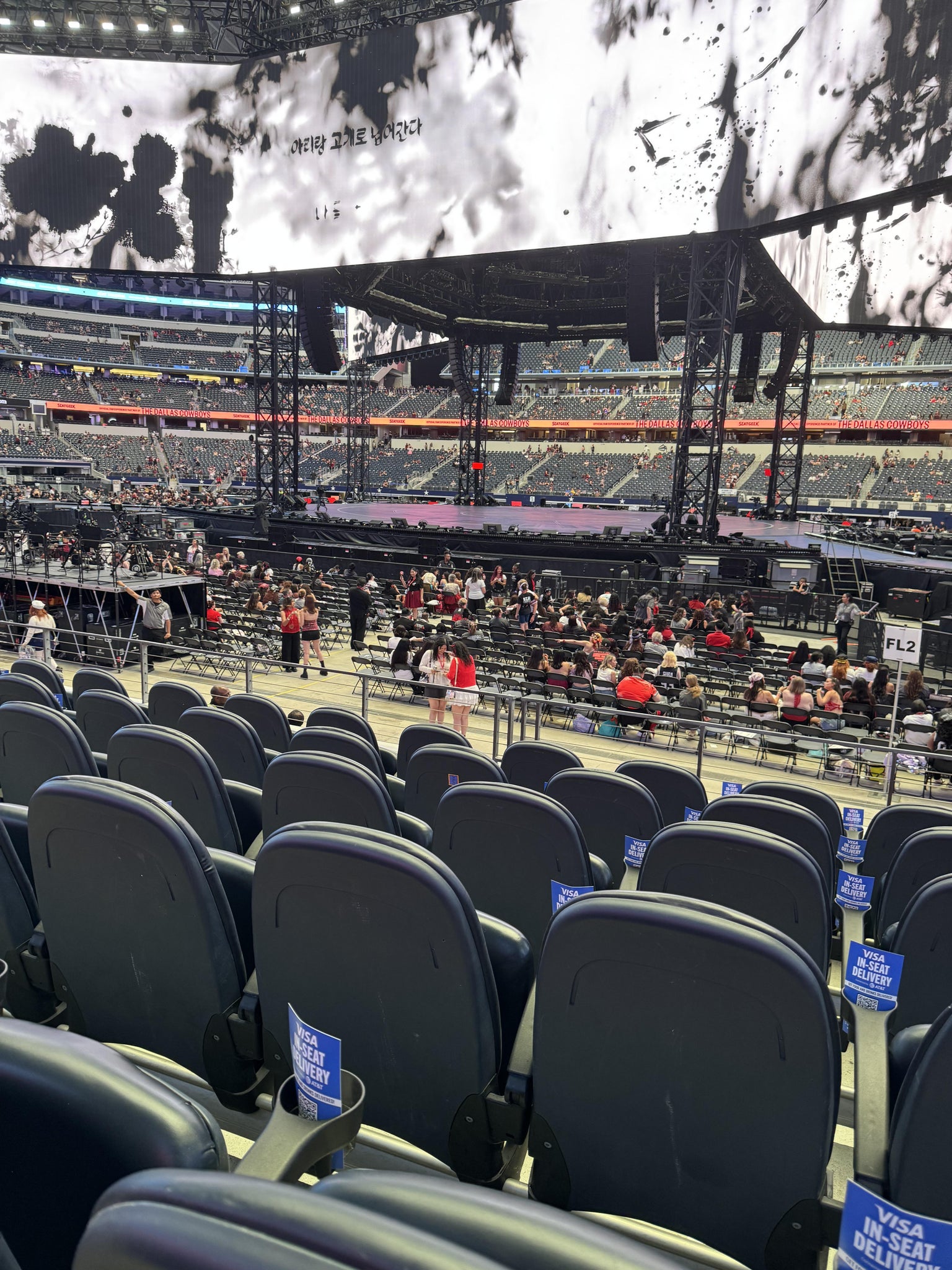 Vue réelle des fans prise de la Section C 134 au site AT&T Stadium par Catherine S