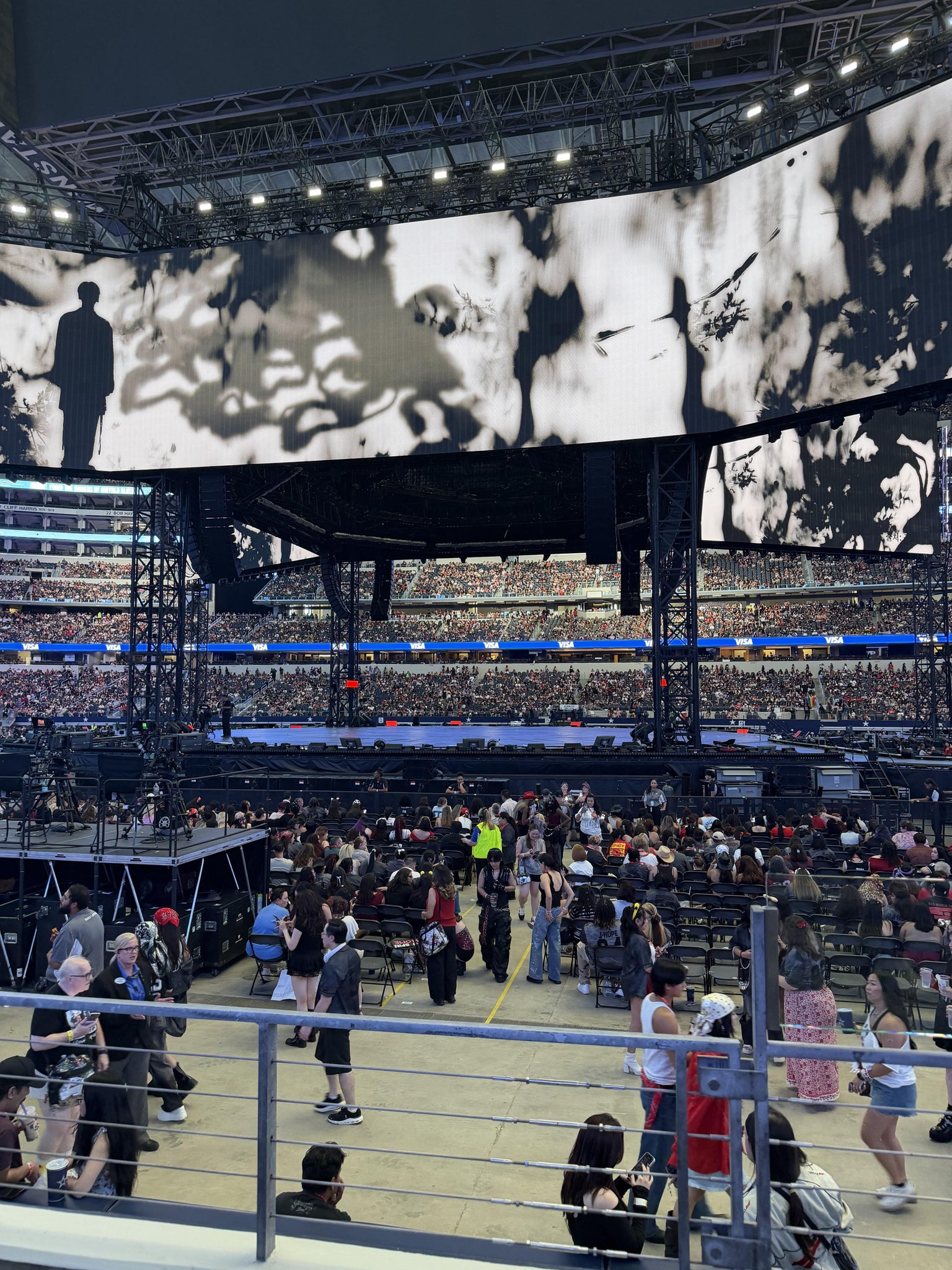 Vue réelle des fans prise de la Section C 135 au site AT&T Stadium par K'liyah T