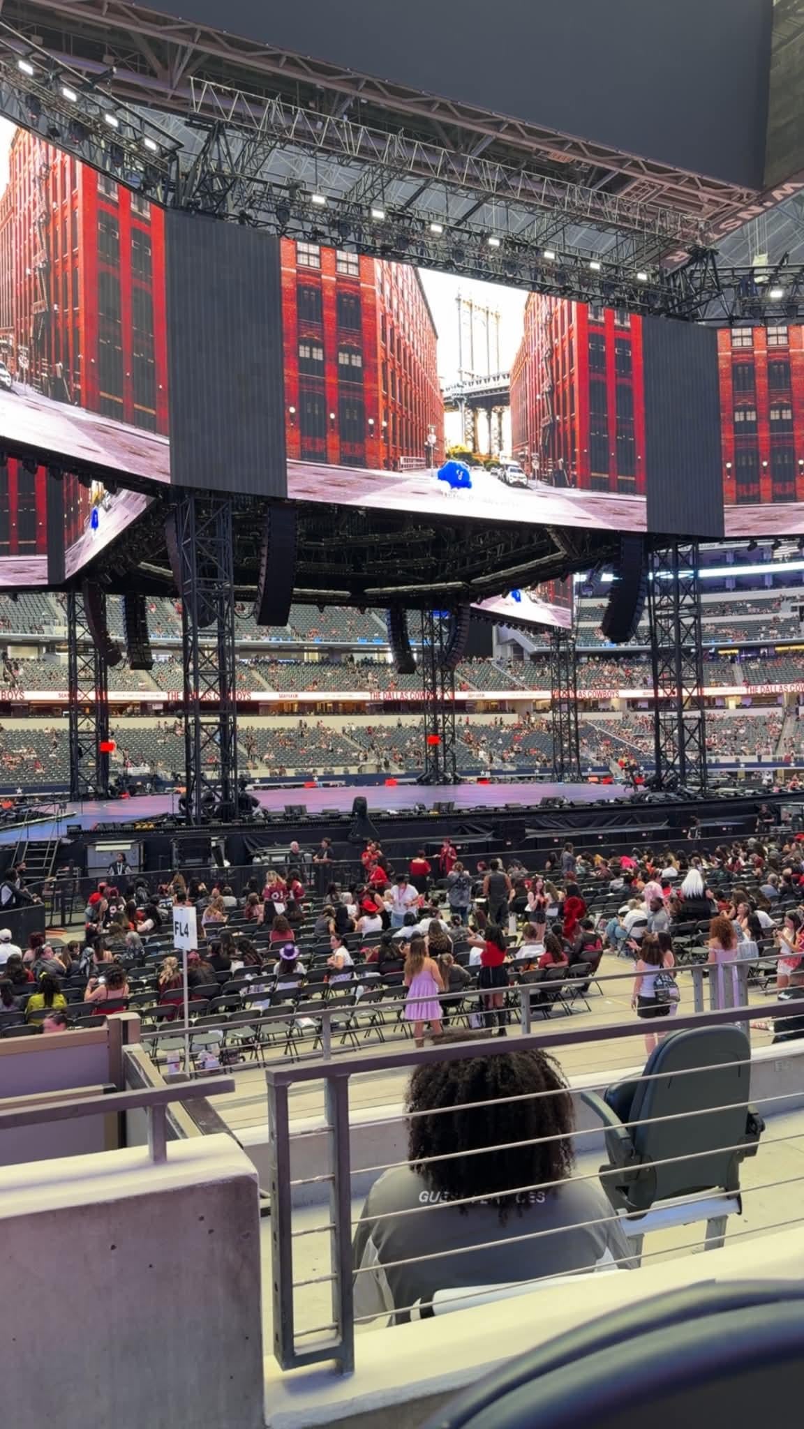 Vue réelle des fans prise de la Section C 137 au site AT&T Stadium par Lori L