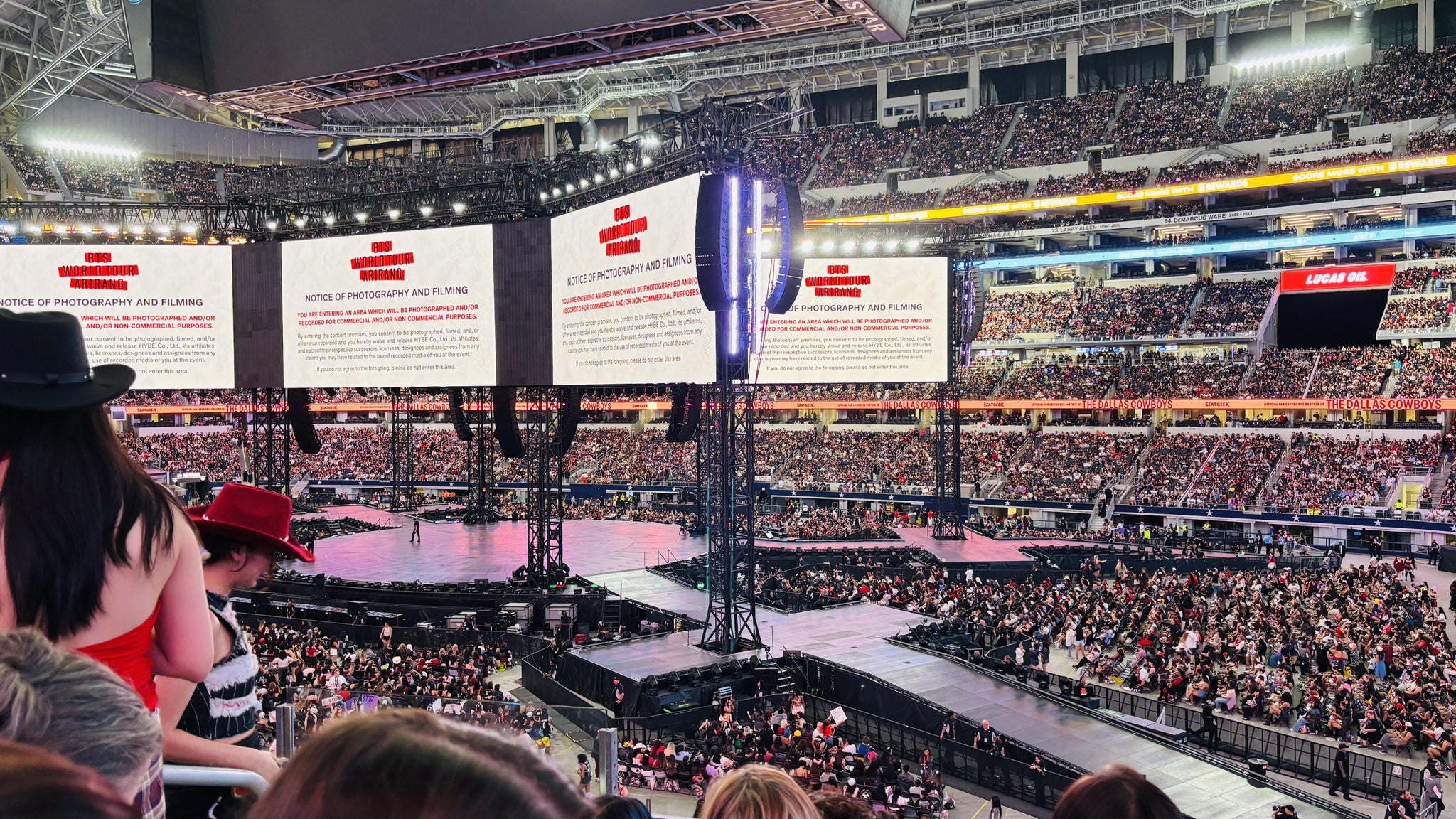 Vue réelle des fans prise de la Section C 206 au site AT&T Stadium par Michael A