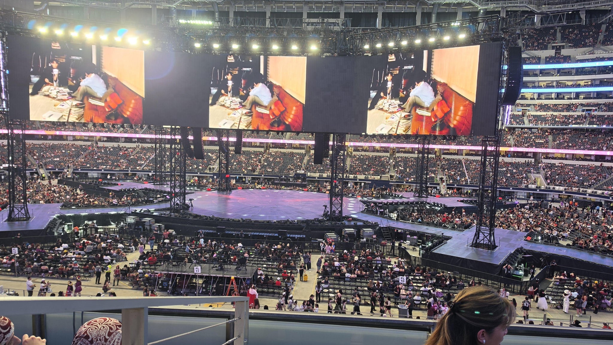 Vue réelle des fans prise de la Section C 209 au site AT&T Stadium par Avery M