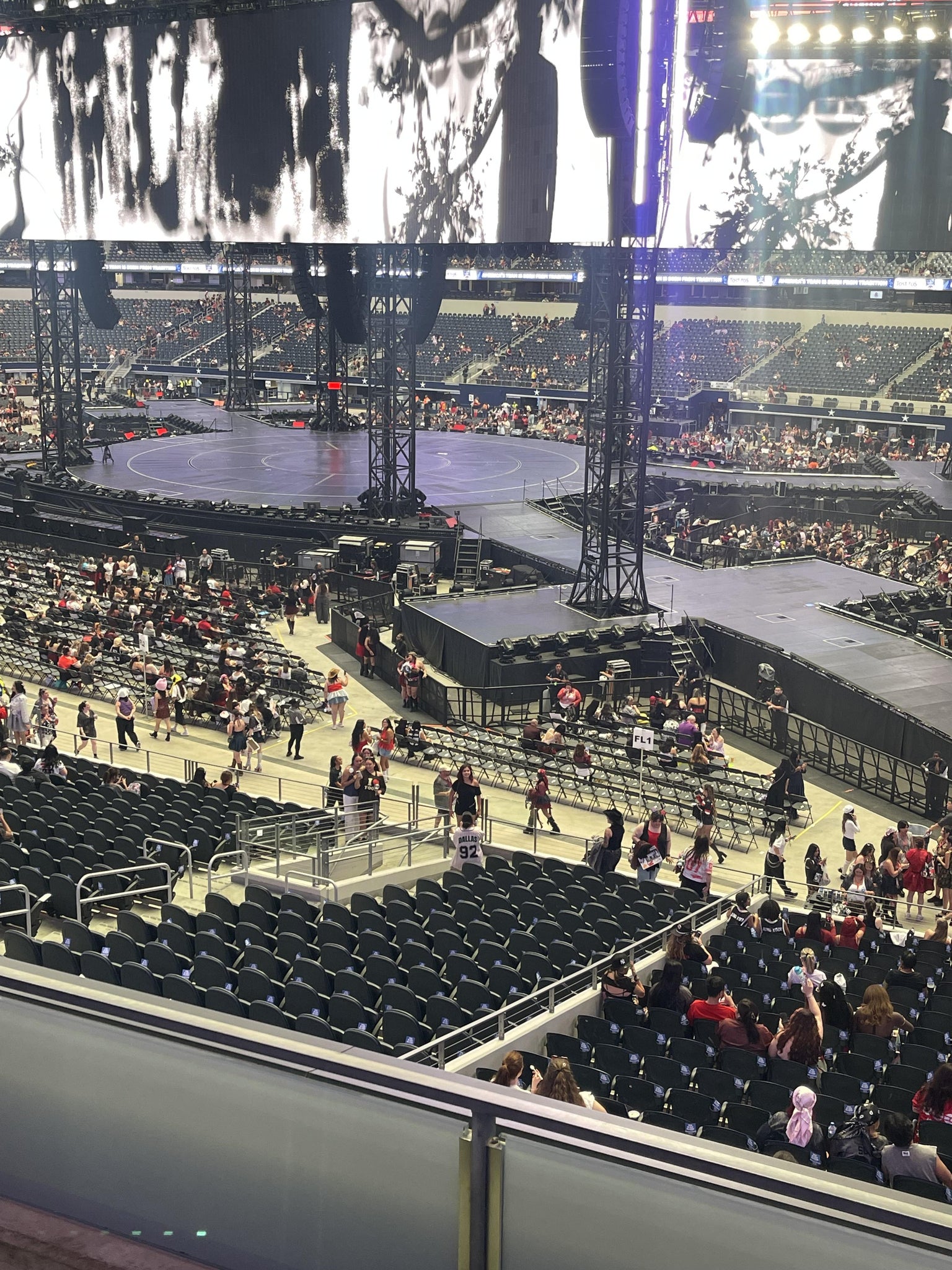 Vue réelle des fans prise de la Section C 231 au site AT&T Stadium par Stephanie L
