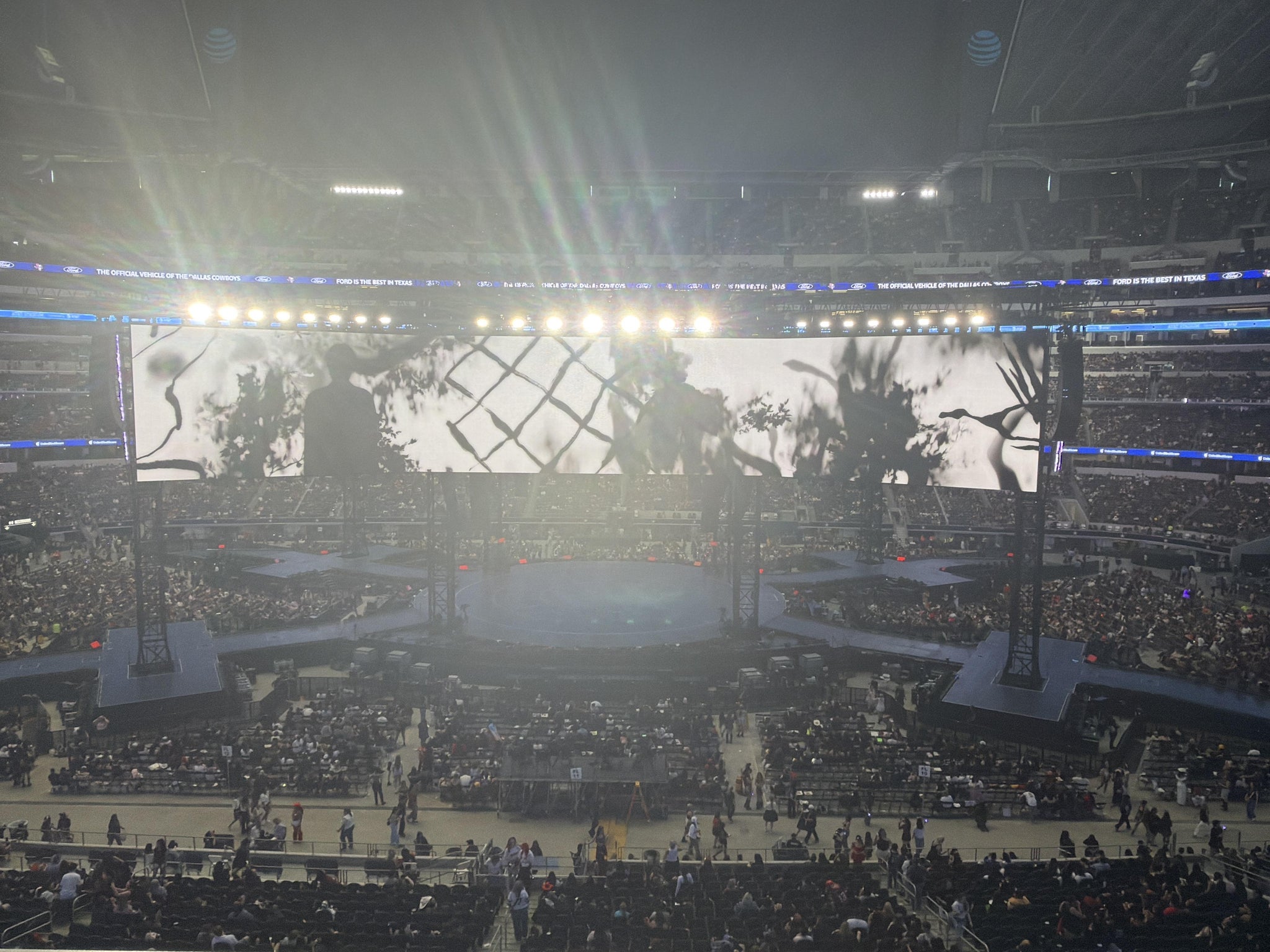 Vue réelle des fans prise de la Section C 310 au site AT&T Stadium par Hyun F