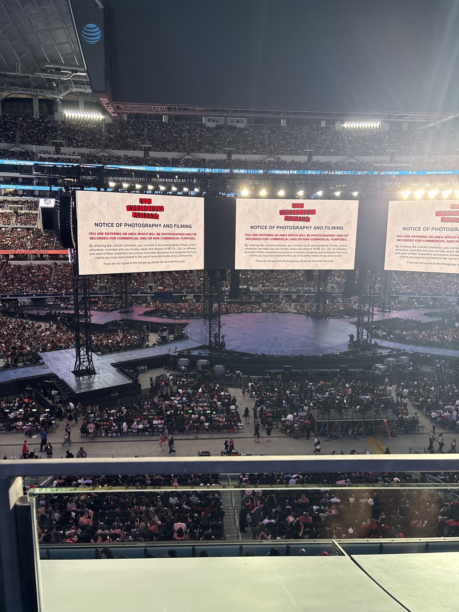 Vue réelle des fans prise de la Section C 311 au site AT&T Stadium par Sophia L