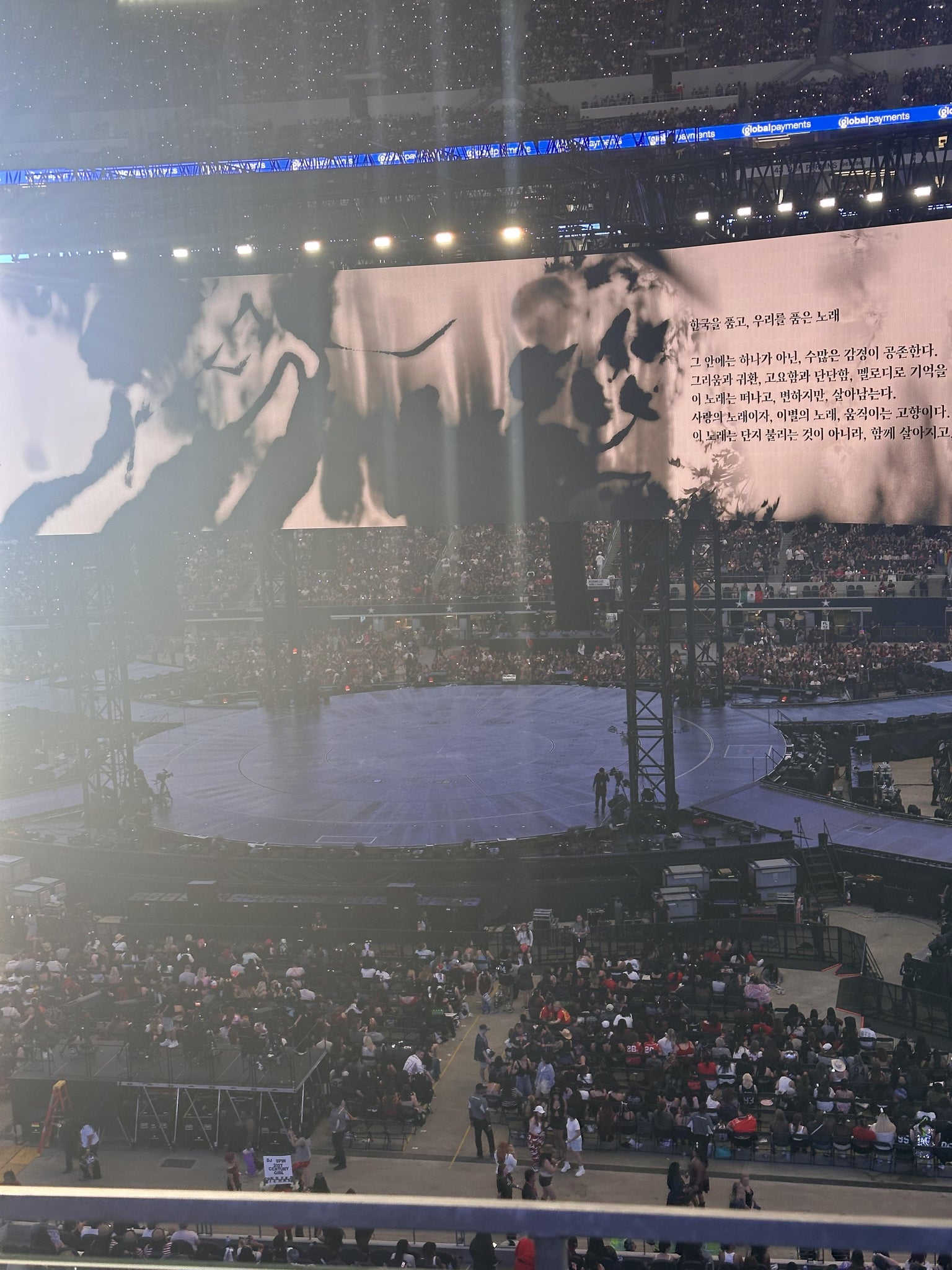 Vue réelle des fans prise de la Section C 334 au site AT&T Stadium par Jade R