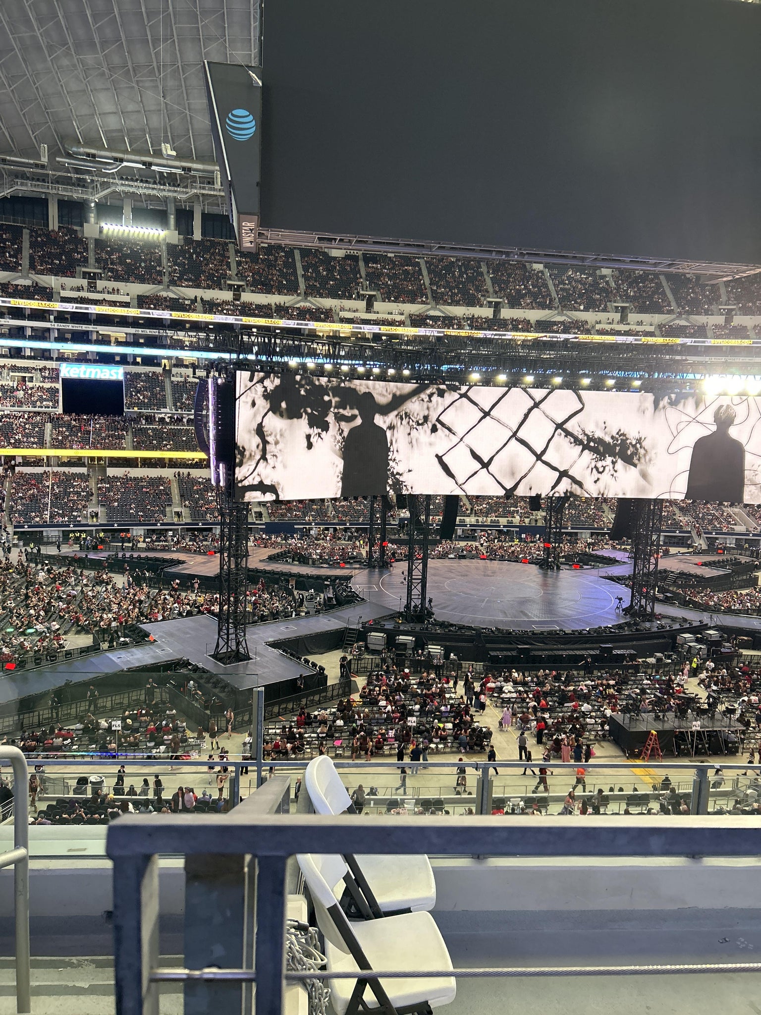 Vue réelle des fans prise de la Section C 337 au site AT&T Stadium par Christina D
