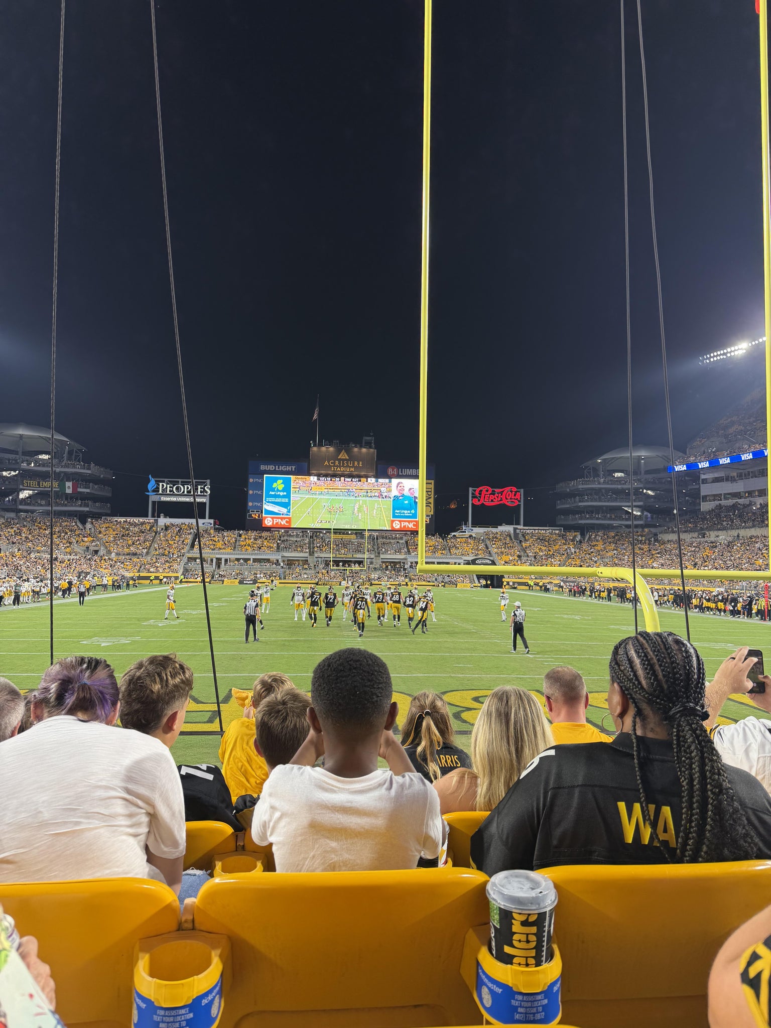 Vue réelle des fans prise de la Section 122 au site Acrisure Stadium par Marissa F