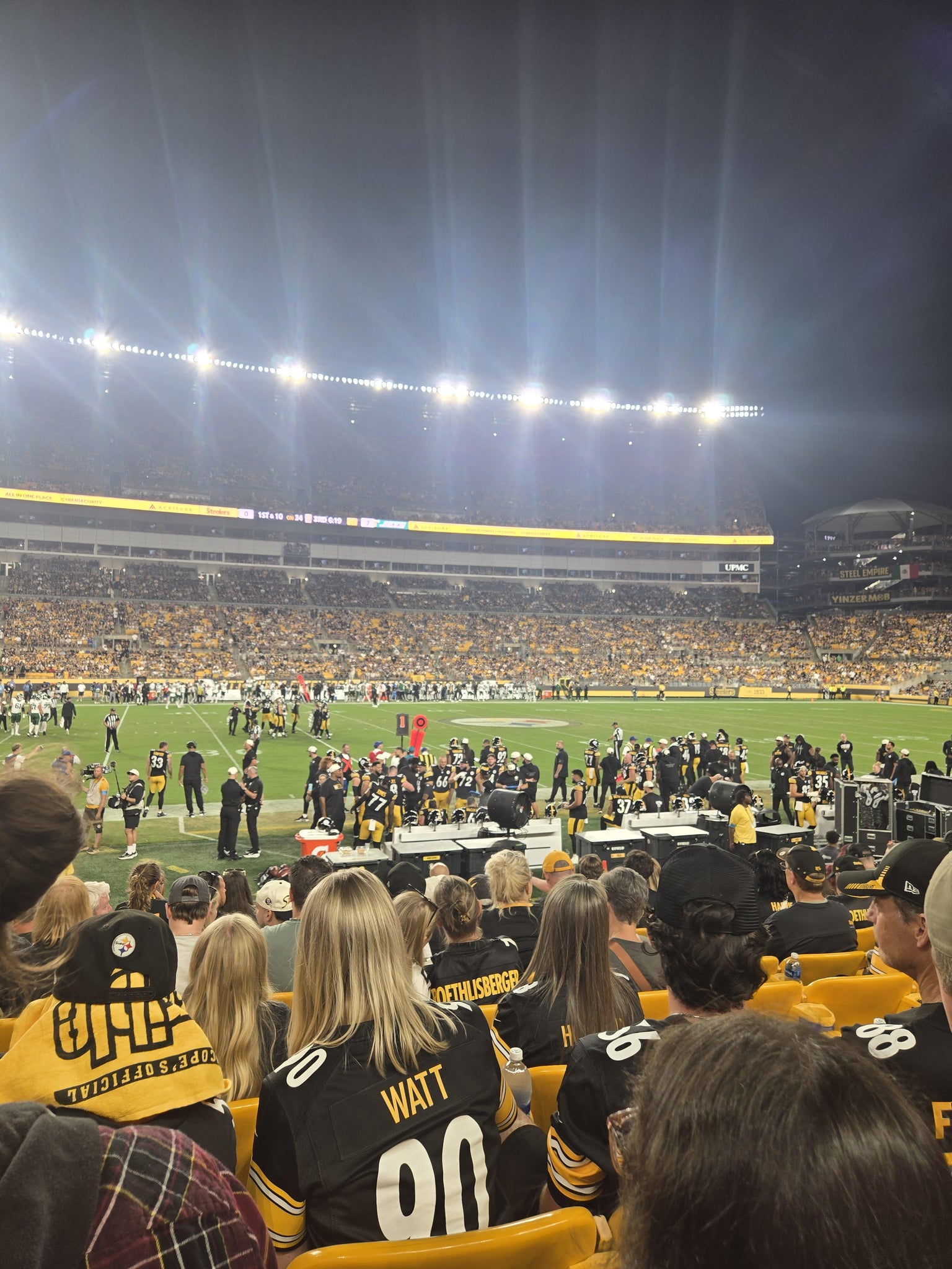 Vue réelle des fans prise de la Section 133 au site Acrisure Stadium par Steve G