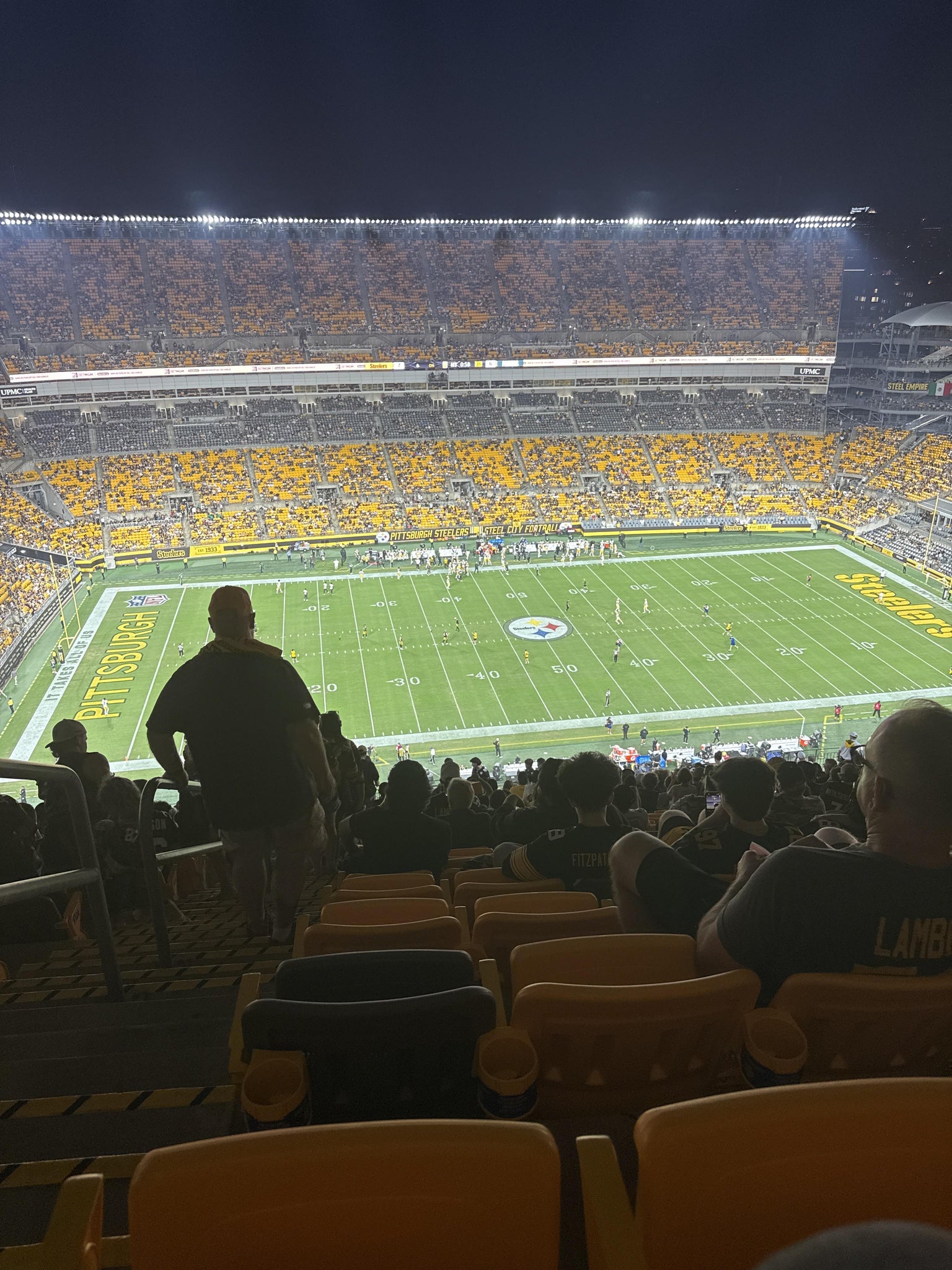 Vue réelle des fans prise de la Section 533 au site Acrisure Stadium par Hannah B