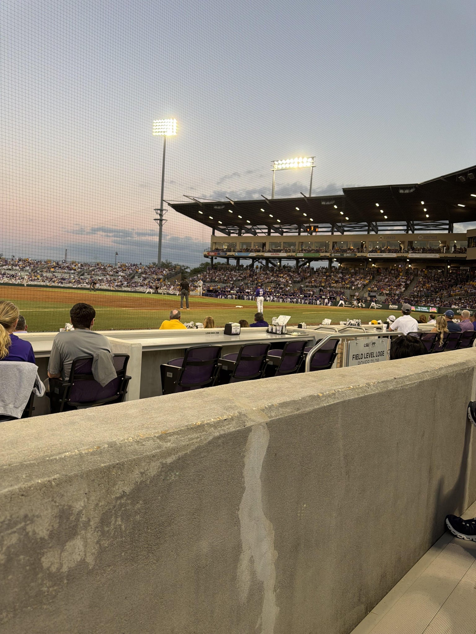Vue réelle des fans prise de la Section 120 au site Alex Box Stadium par Burke B