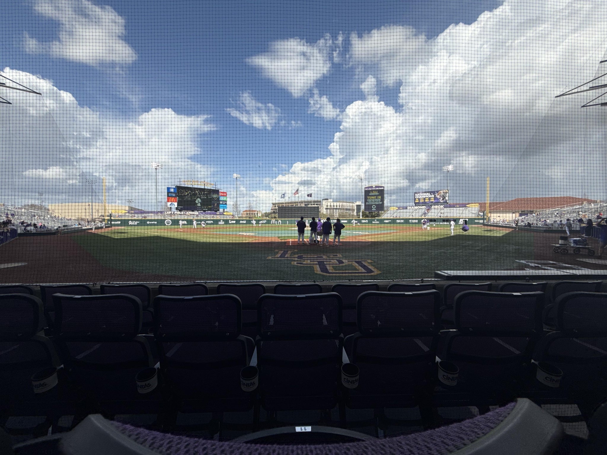 Vue réelle des fans prise de la Section F au site Alex Box Stadium par Seth P