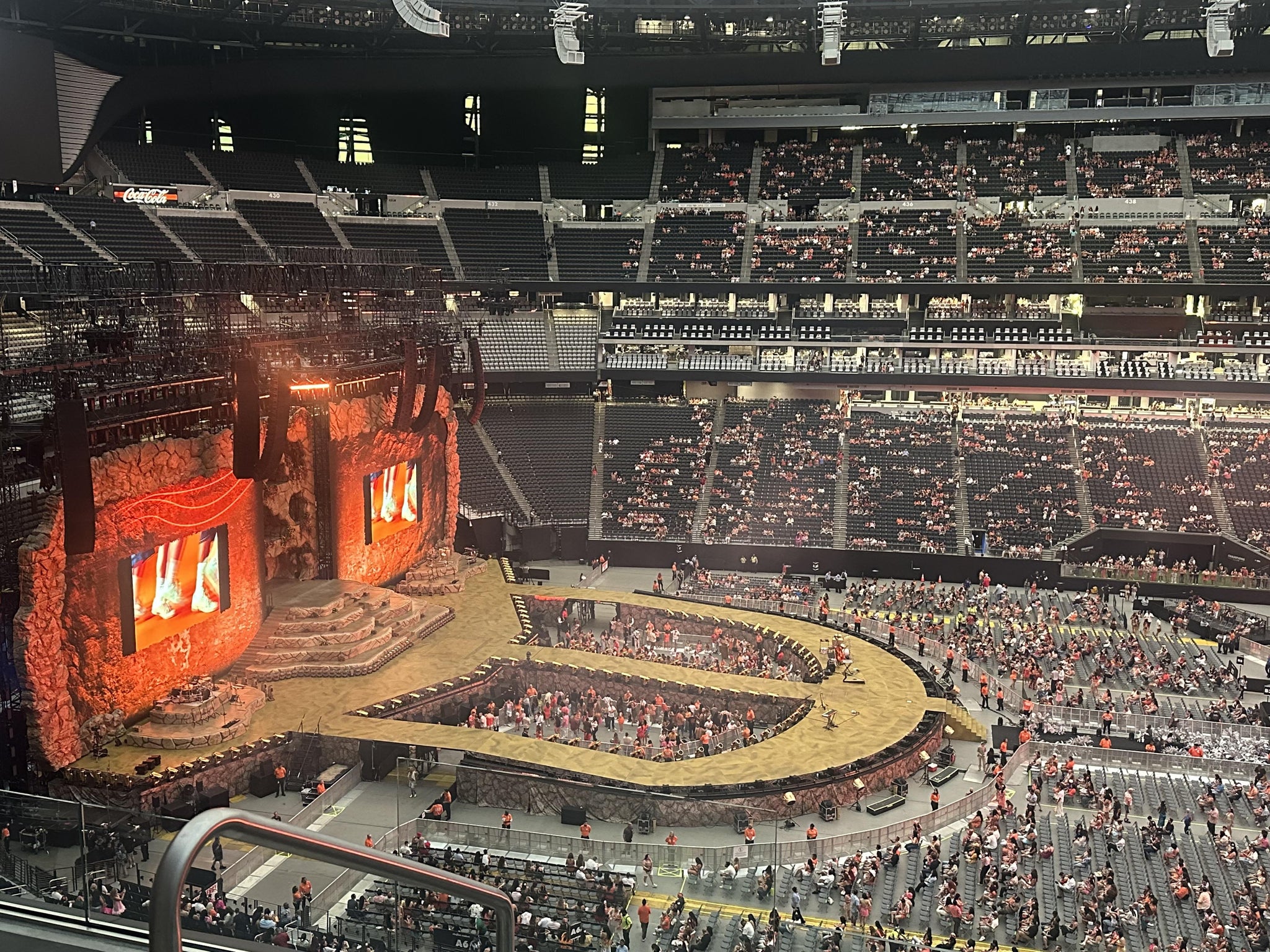 Vue réelle des fans prise de la Section 313 au site Allegiant Stadium par Alma C