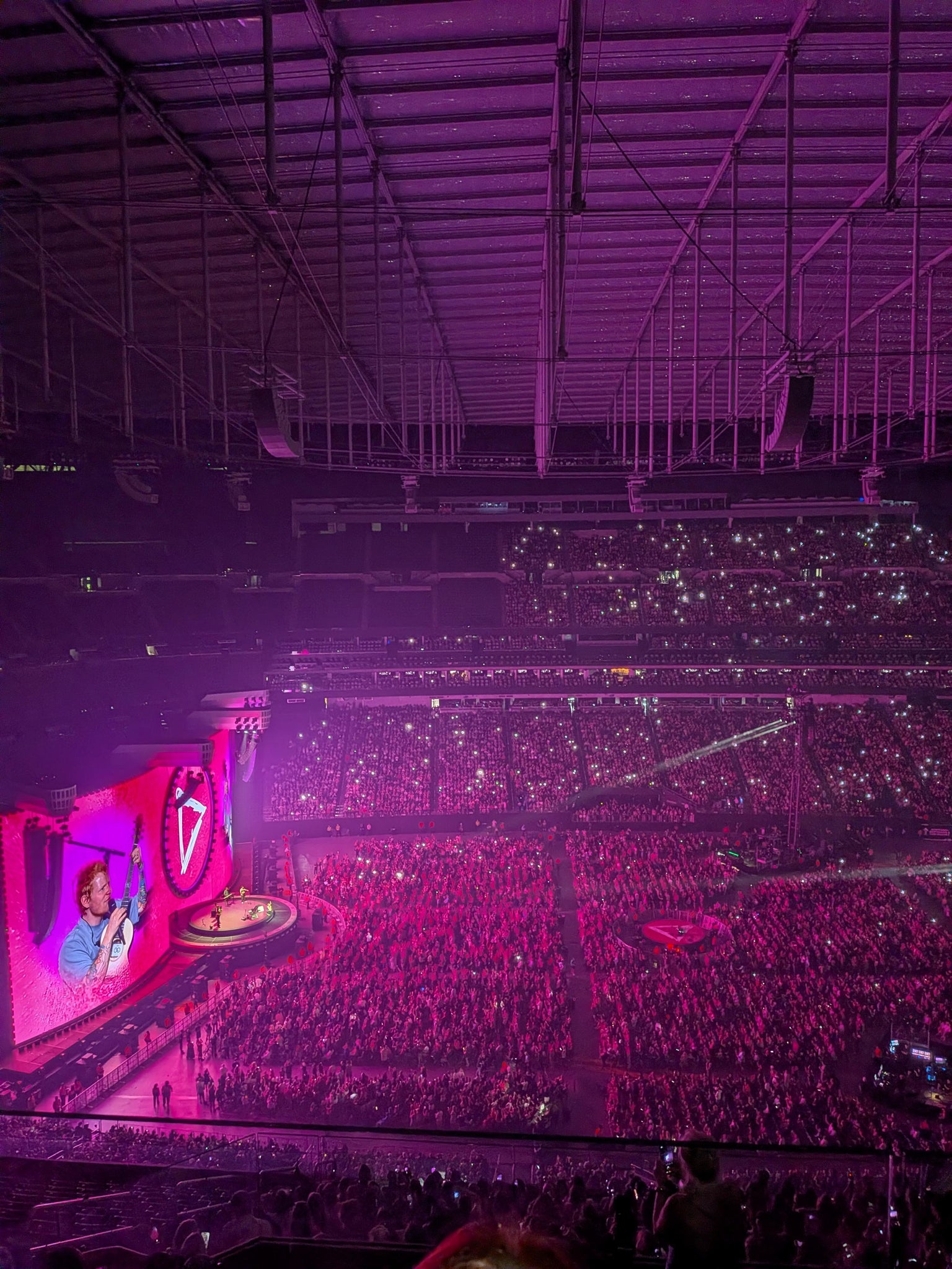 Vue réelle des fans prise de la Section 413 au site Allegiant Stadium par Abigail H