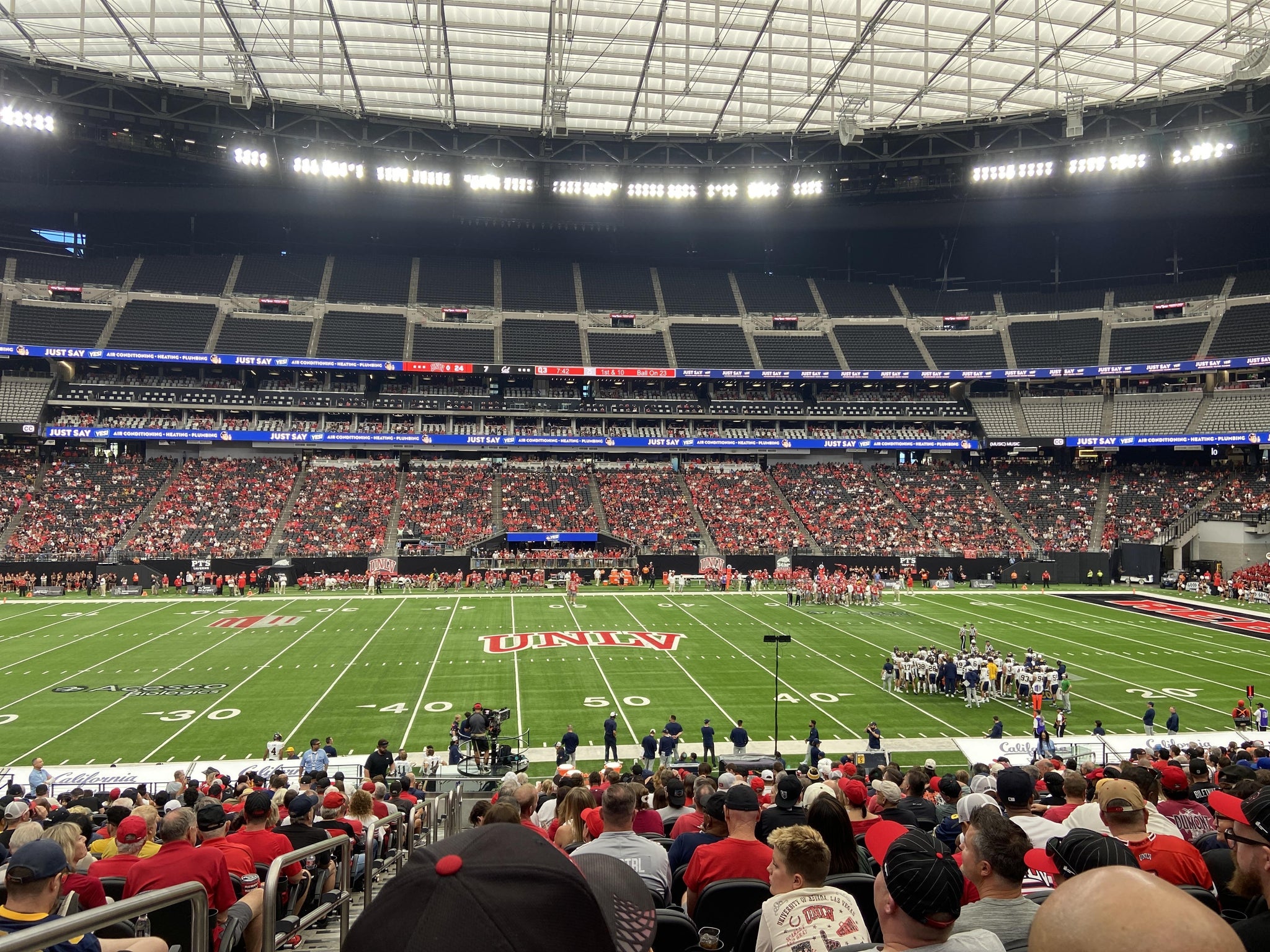 Vue réelle des fans prise de la Club 134 au site Allegiant Stadium par Ron G