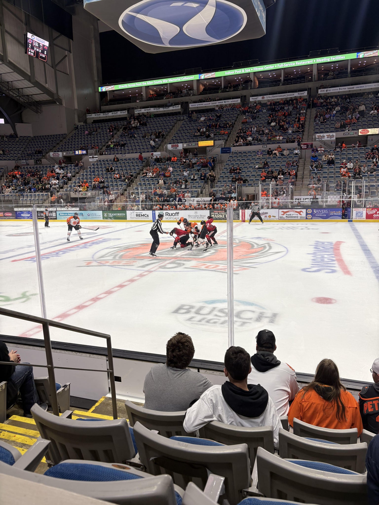 Vue réelle des fans prise de la Section 213 au site Allen County War Memorial Coliseum par Dmitri N