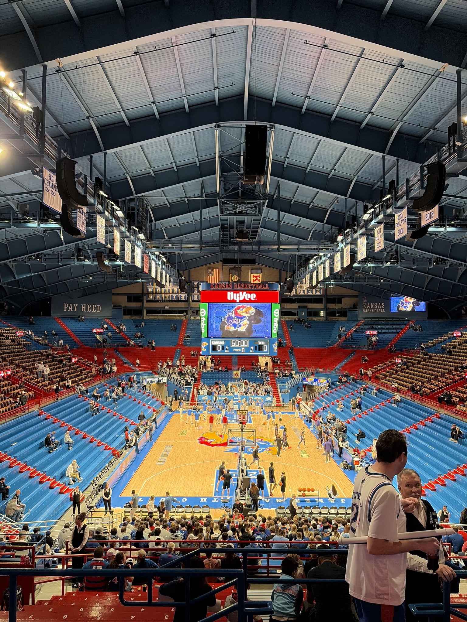 Vue réelle des fans prise de la Section 1 au site Allen Fieldhouse par Darby  T