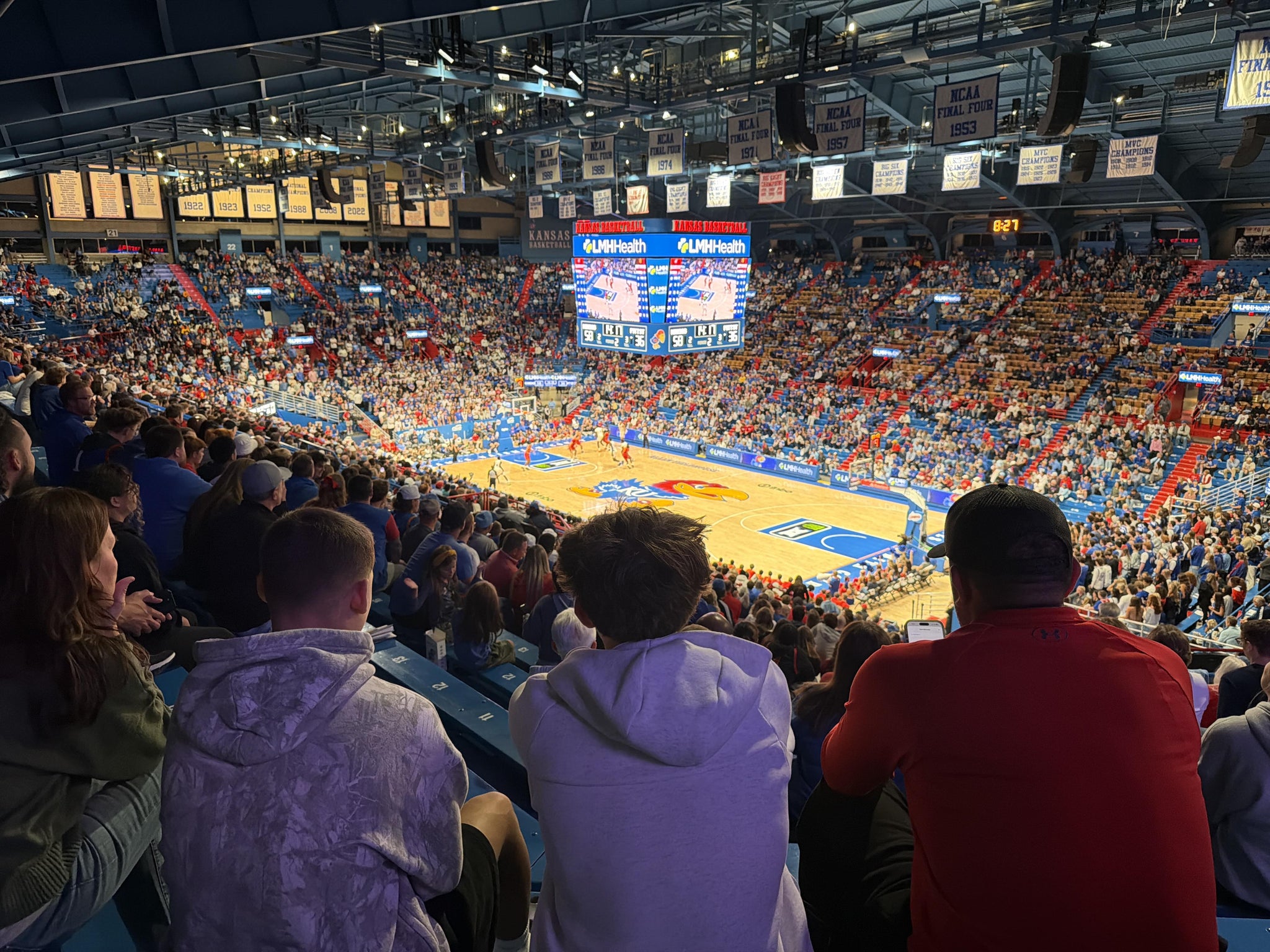 Vue réelle des fans prise de la Section 14 au site Allen Fieldhouse par Mary F
